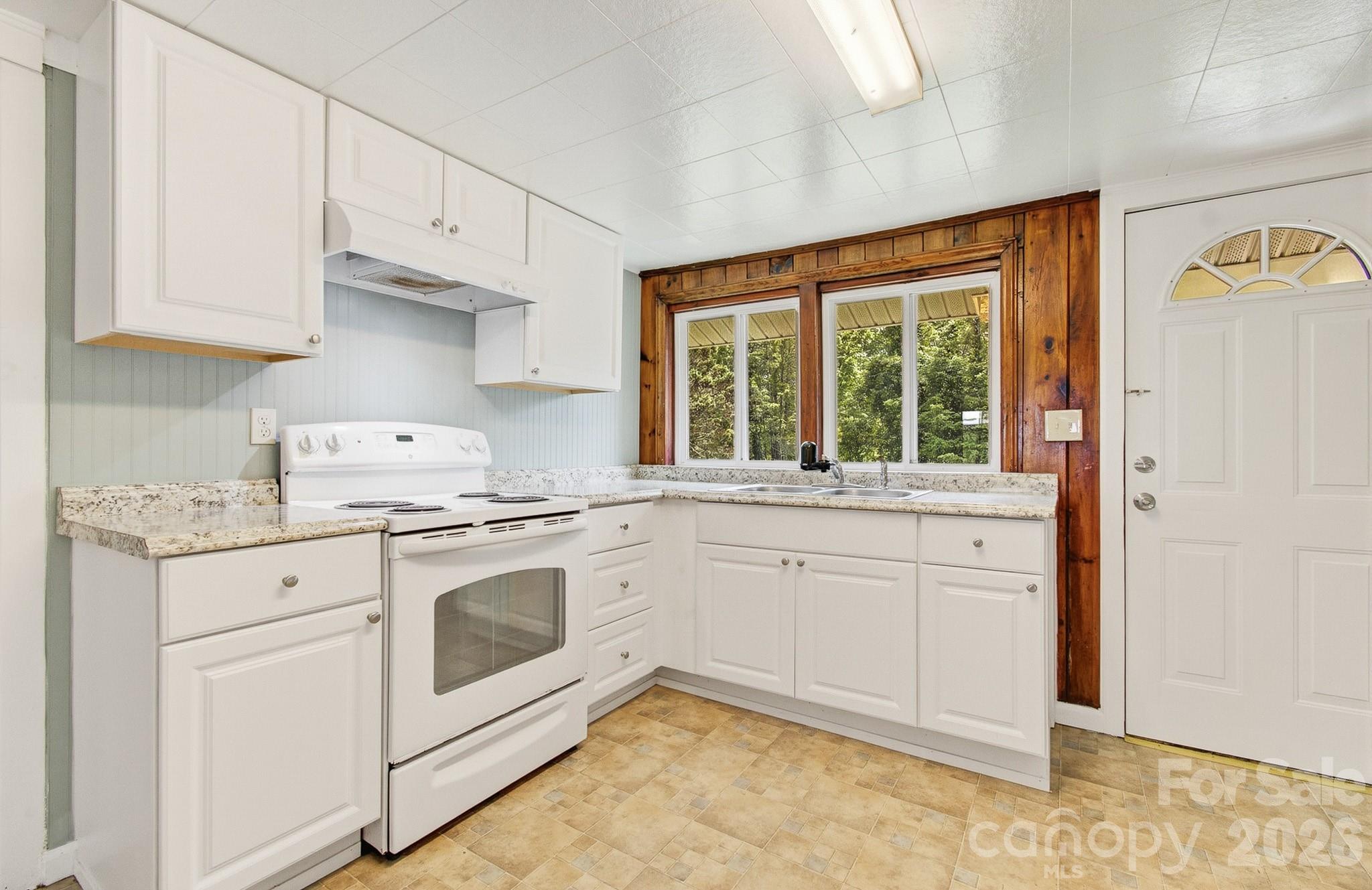 438 Loop Road Property Photo 16