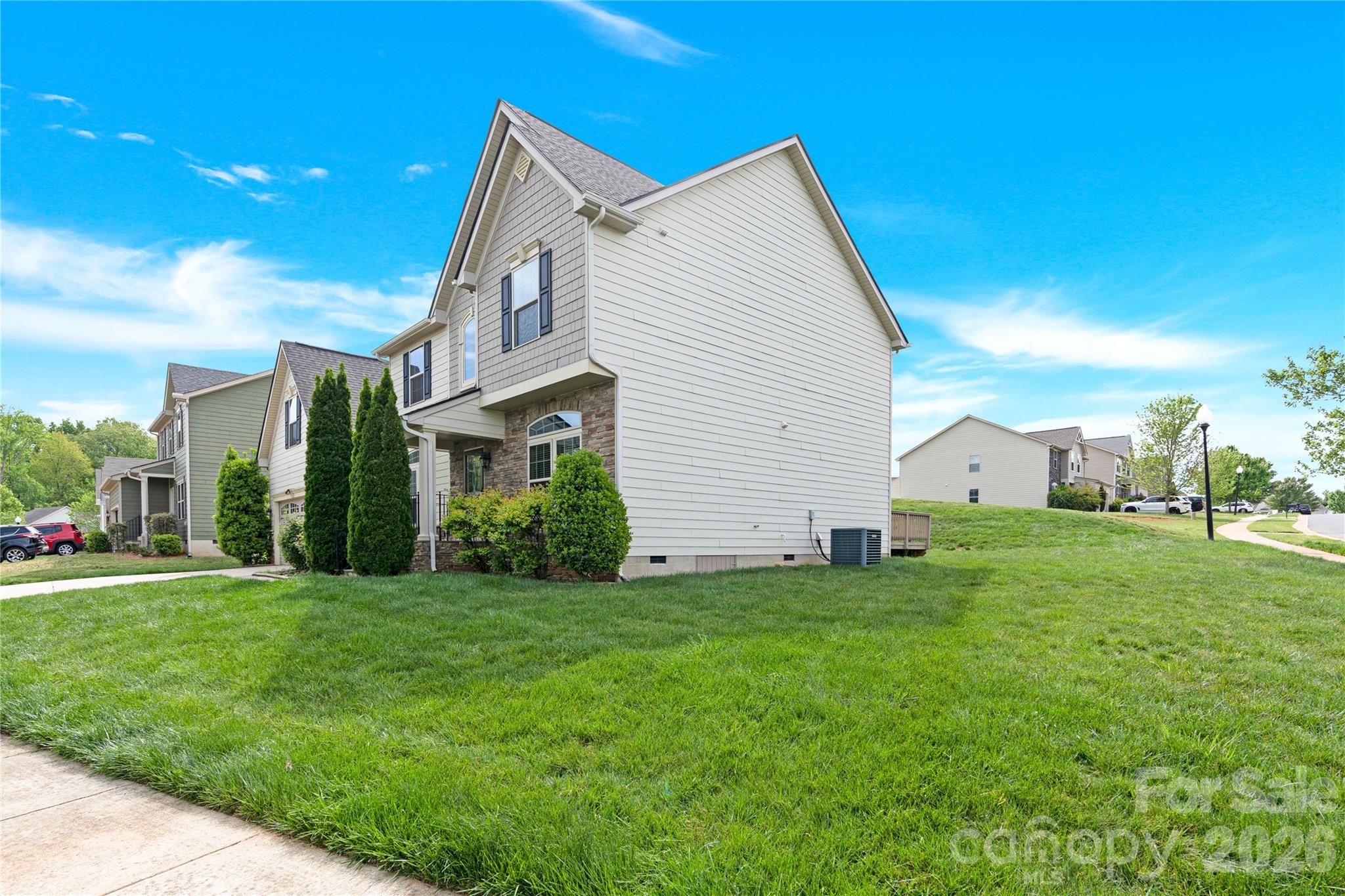 817 Wingthorn Rose Drive 34 Property Photo 4