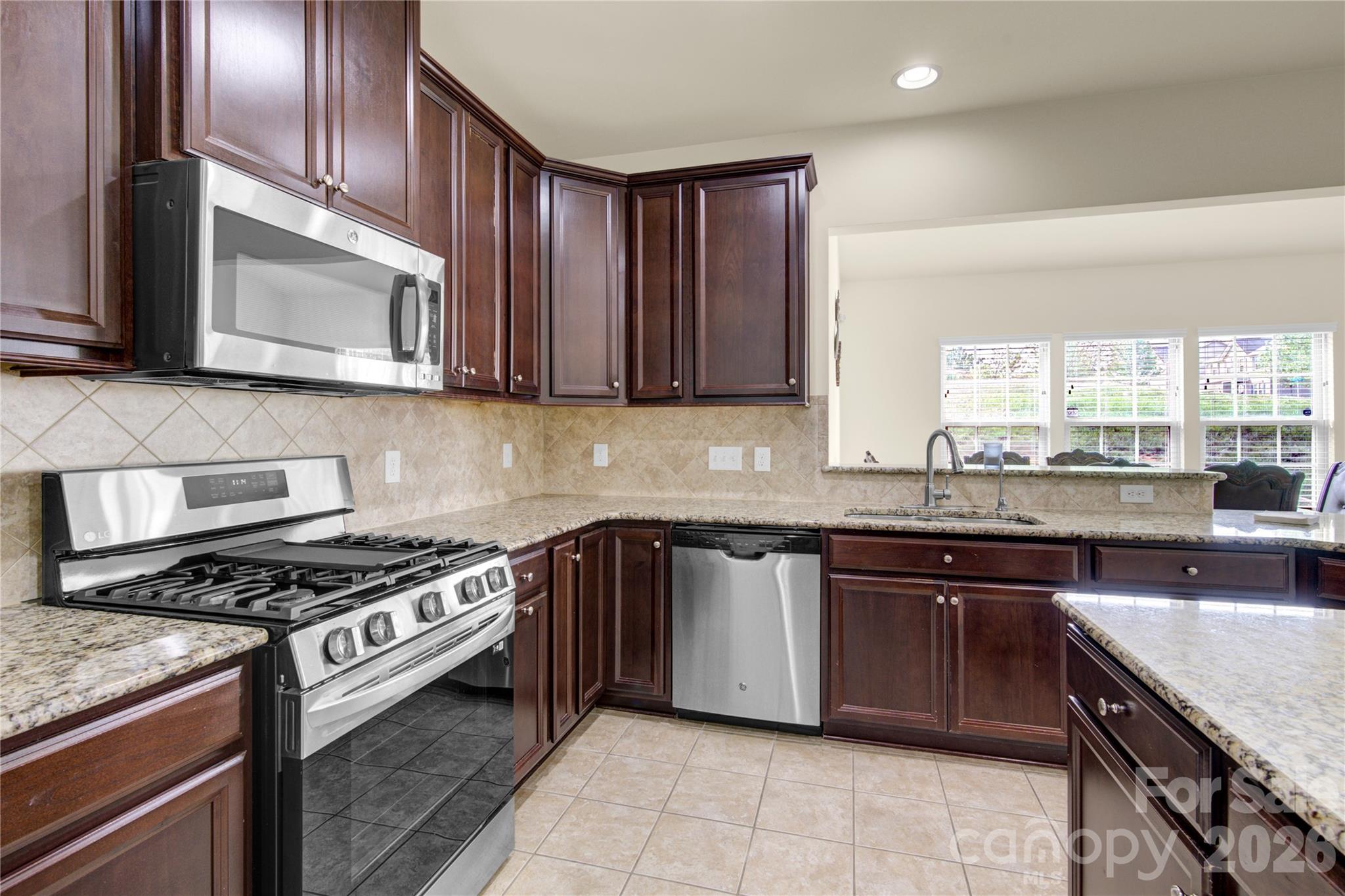 817 Wingthorn Rose Drive 34 Property Photo 14