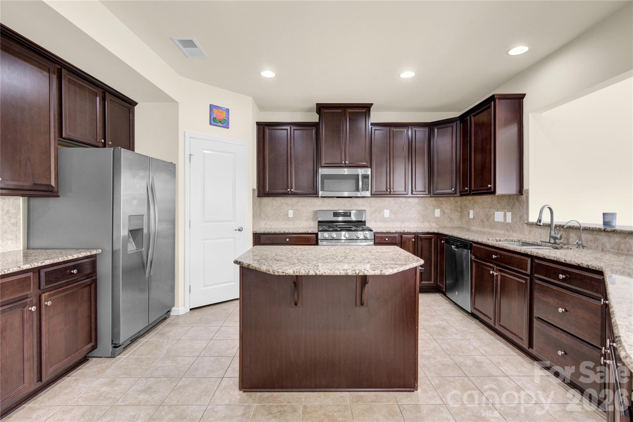 817 Wingthorn Rose Drive 34 Property Photo 15