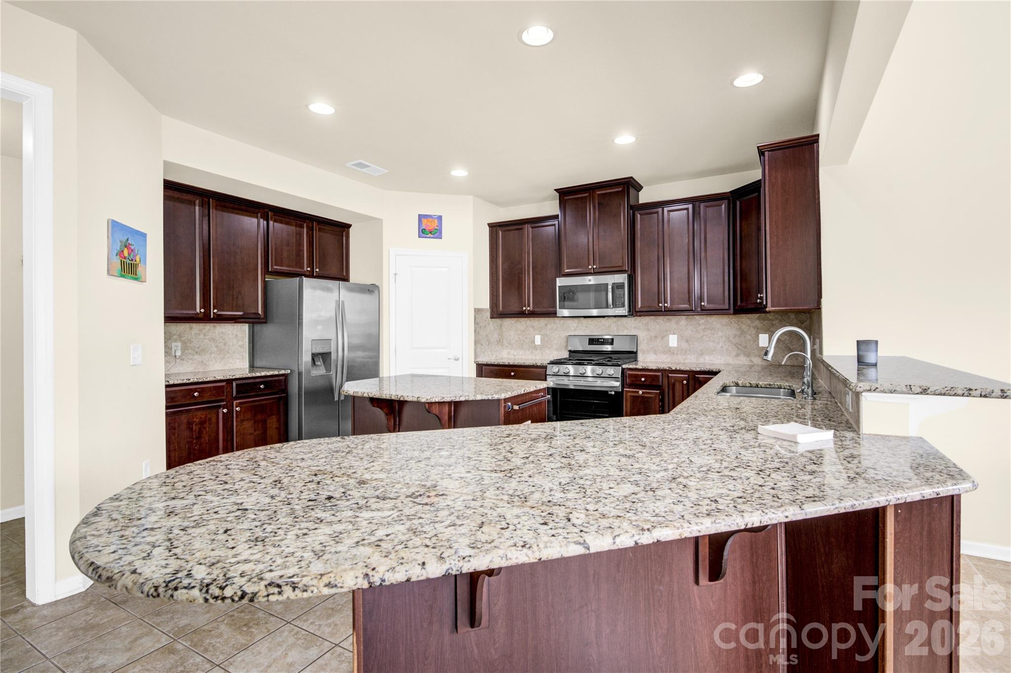 817 Wingthorn Rose Drive 34 Property Photo 16