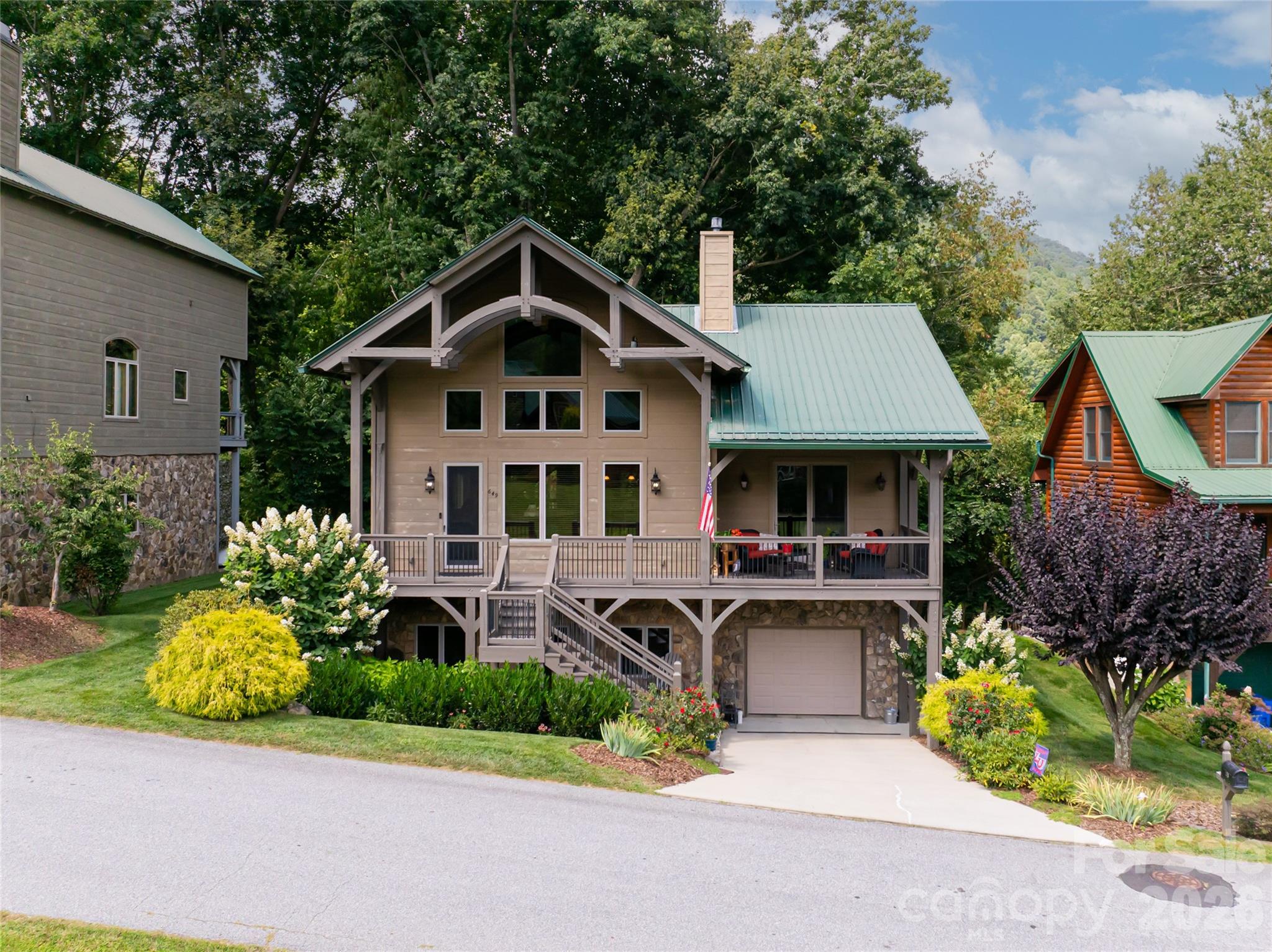 649 Panoramic Loop Property Photo 1