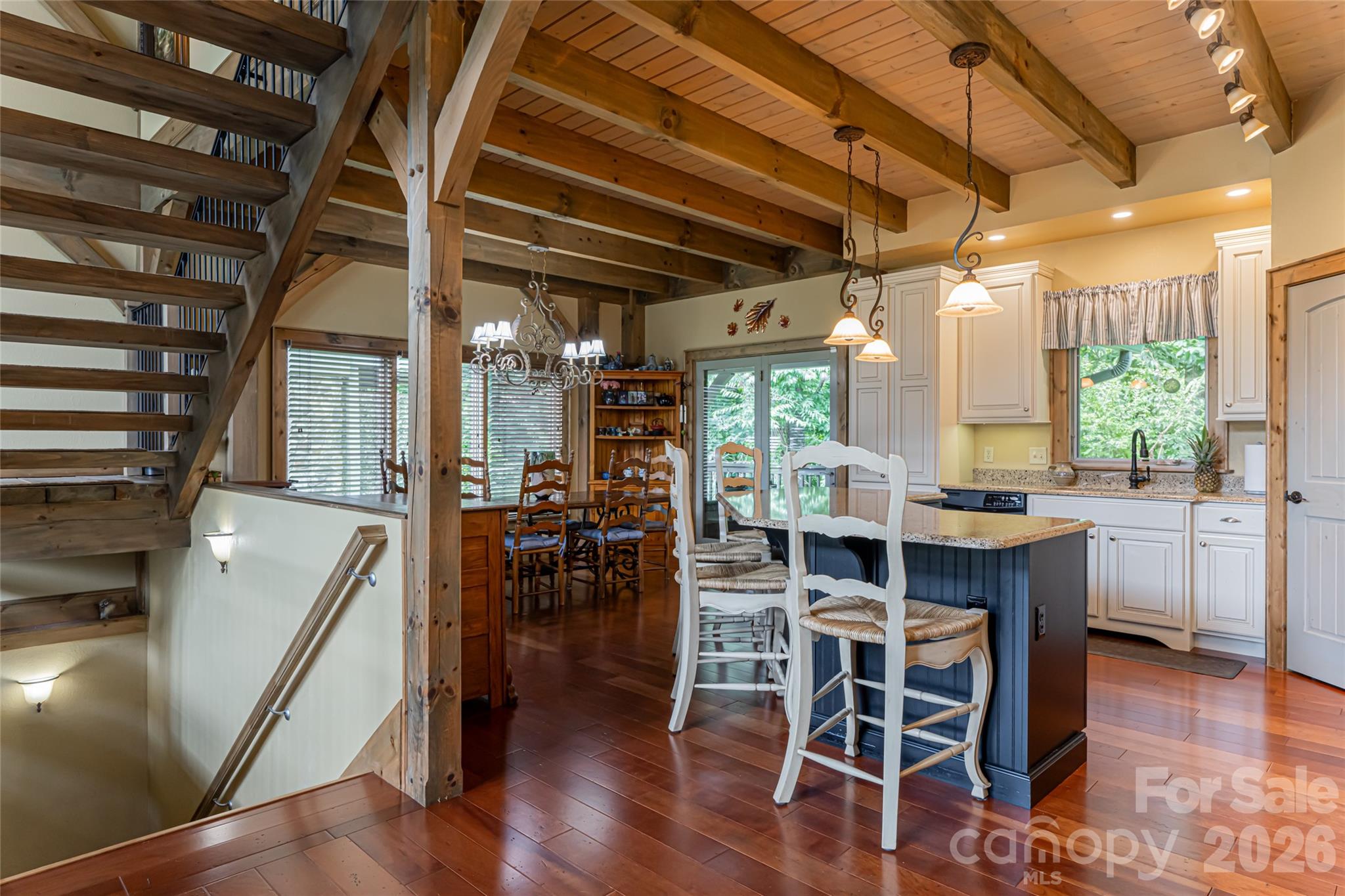 649 Panoramic Loop Property Photo 10