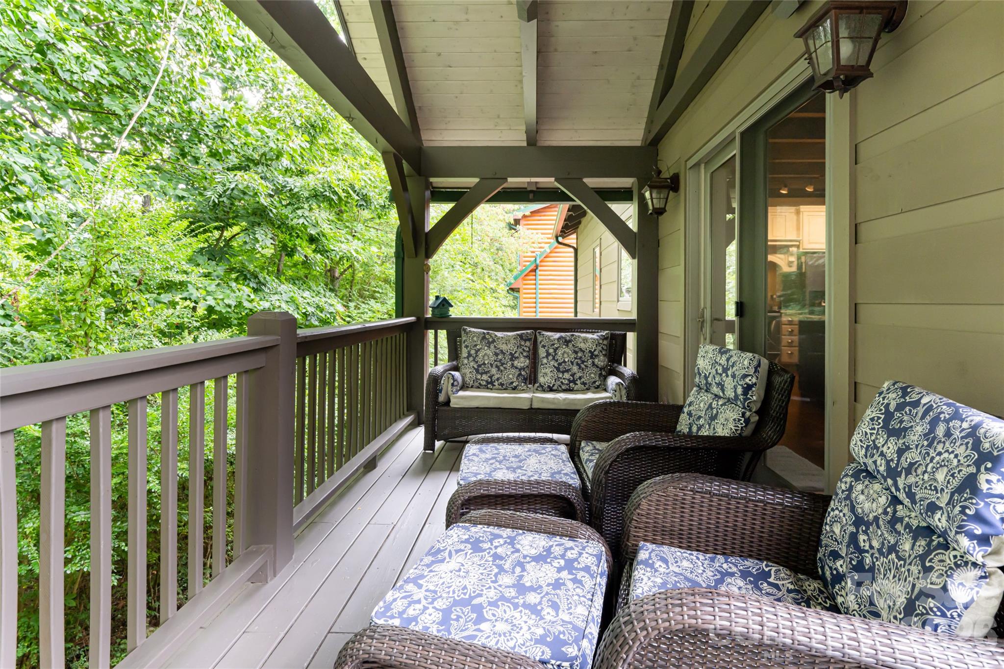 649 Panoramic Loop Property Photo 12