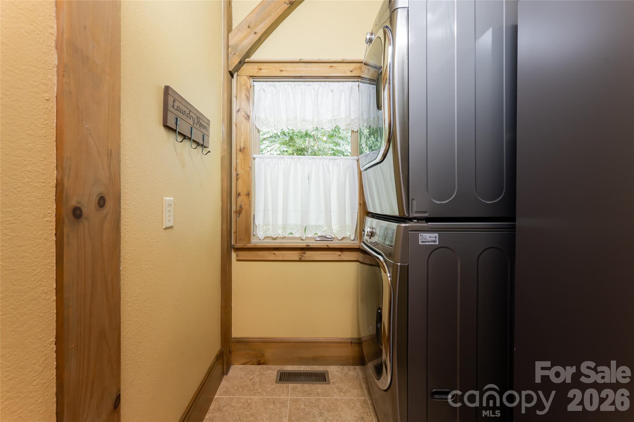649 Panoramic Loop Property Photo 21