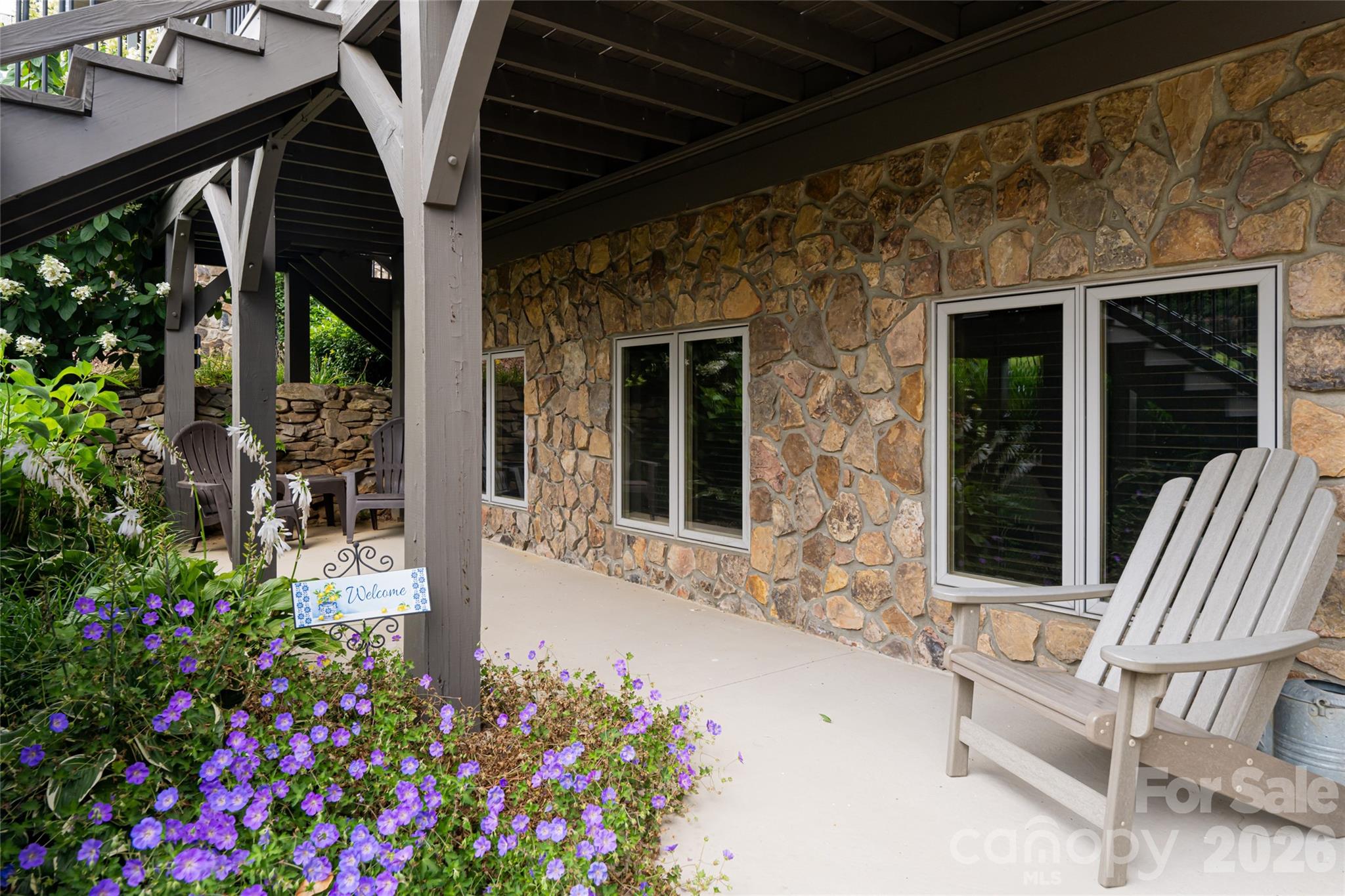 649 Panoramic Loop Property Photo 30