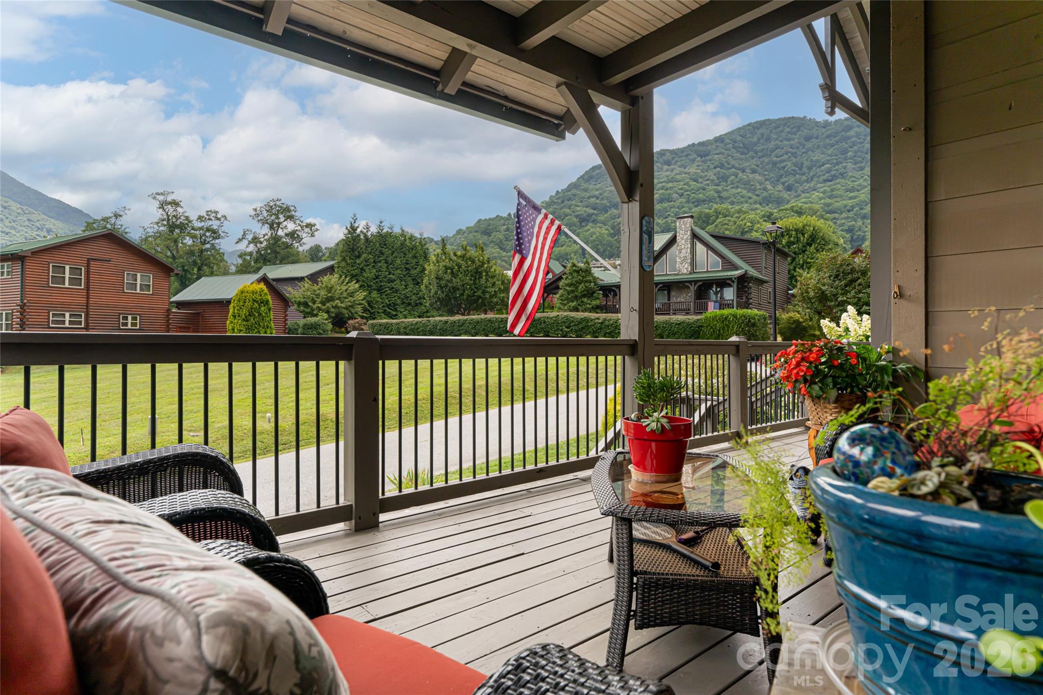 649 Panoramic Loop Property Photo 33