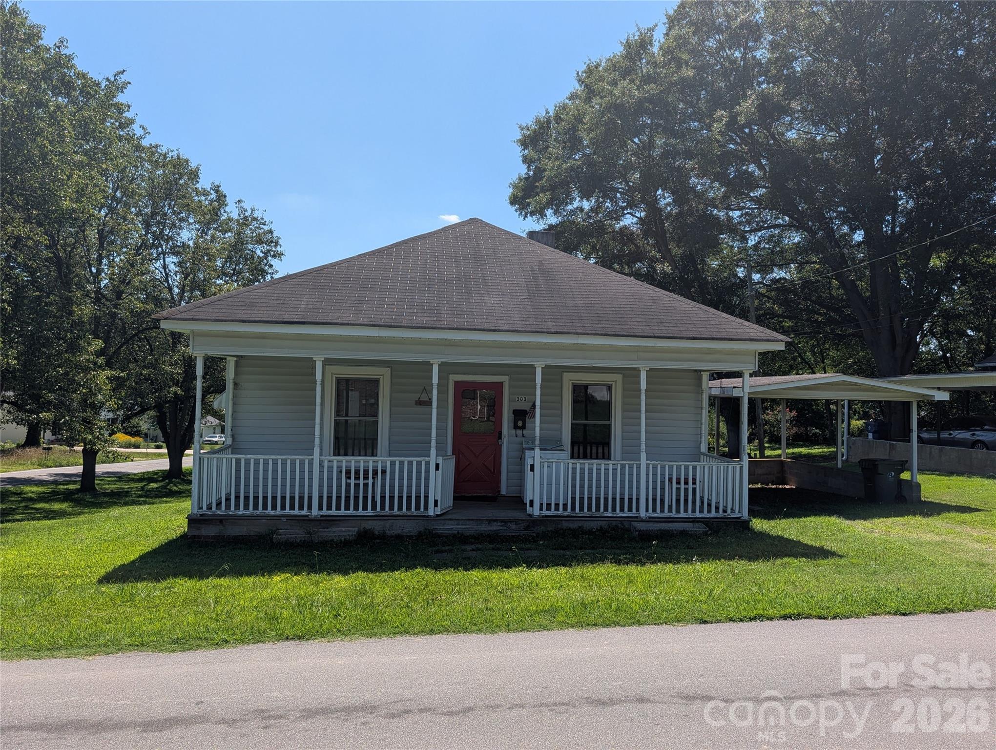 303 2nd Street Property Photo 1