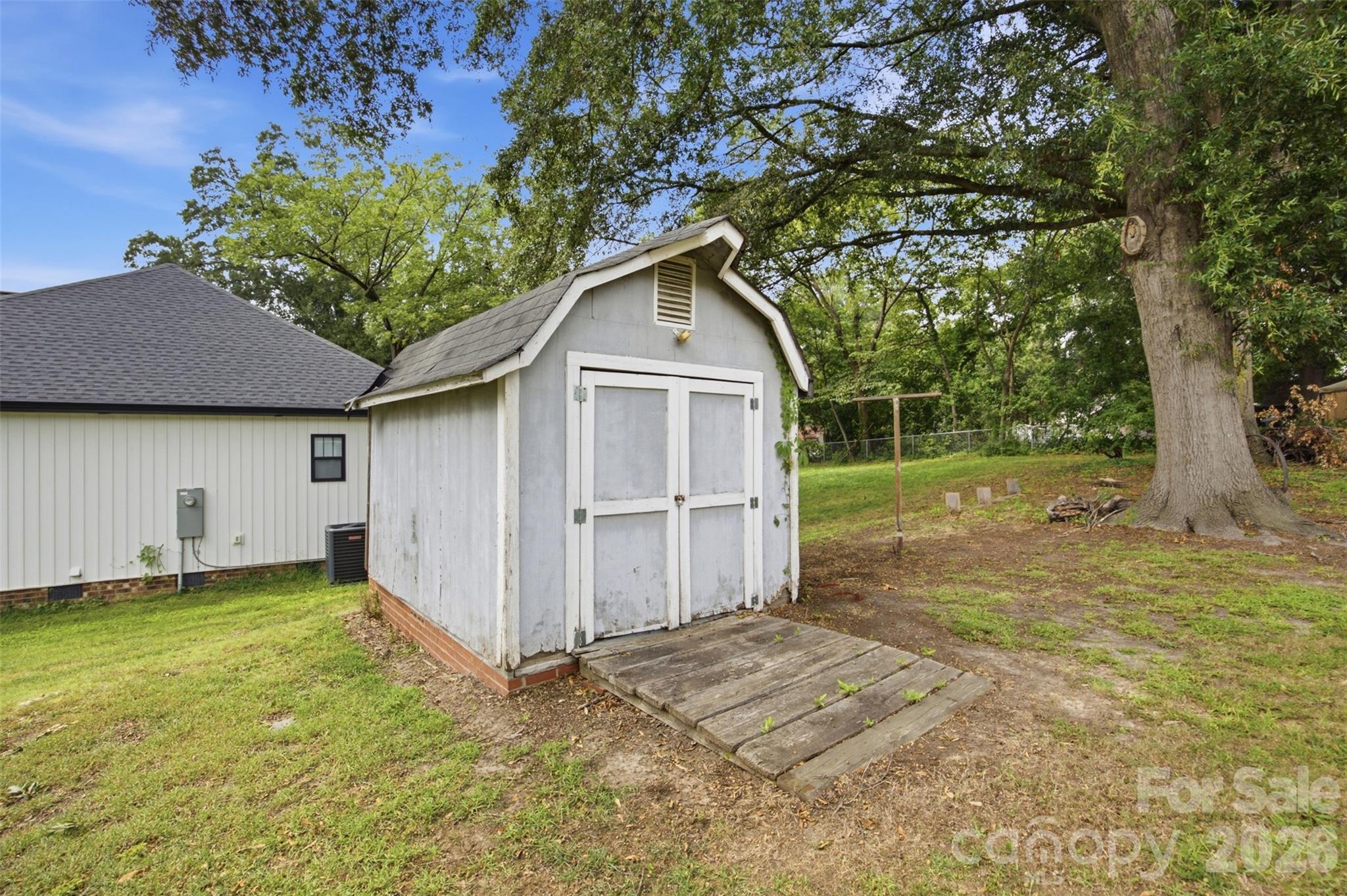 303 2nd Street Property Photo 15