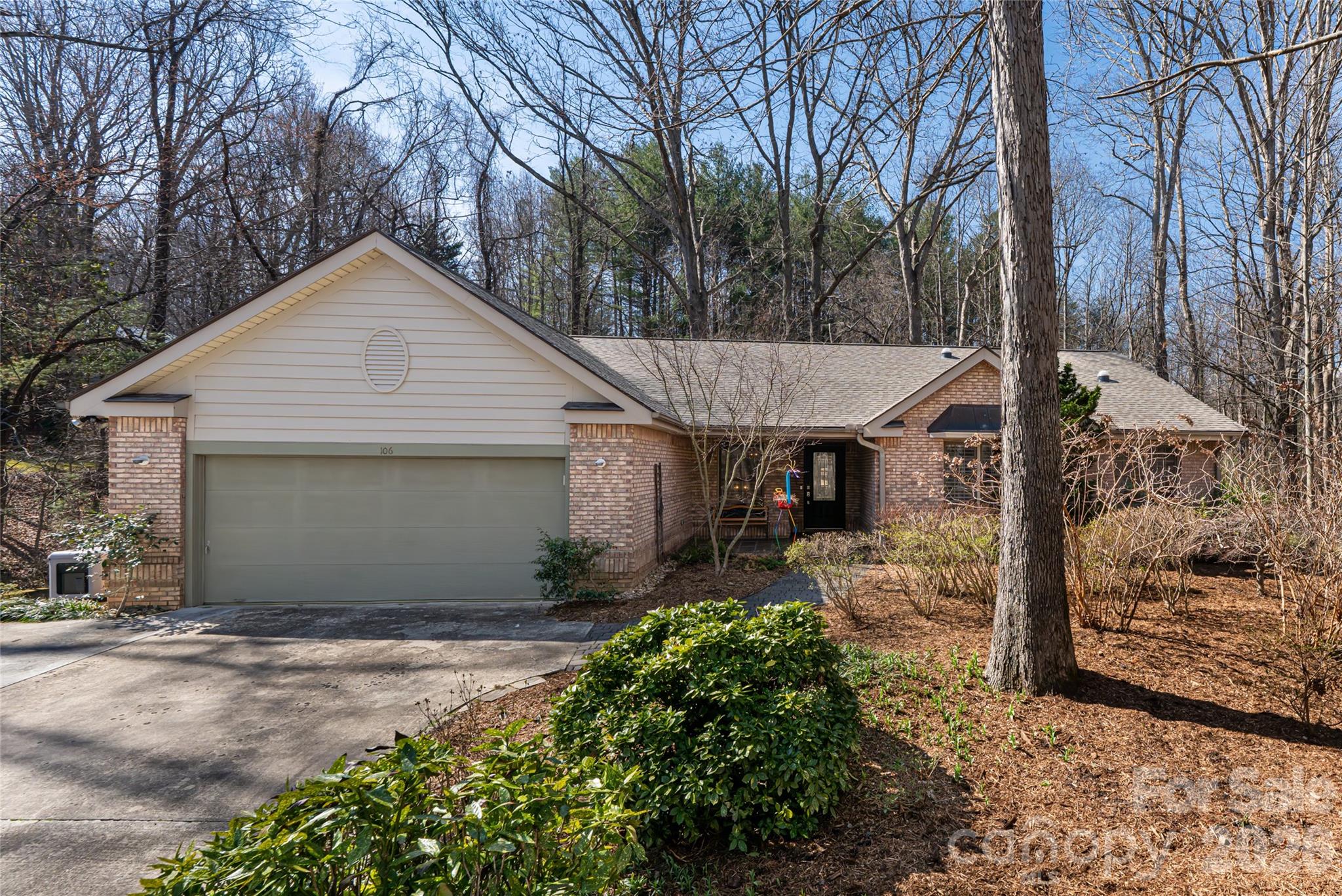 106 Oak Hollow Court Property Photo 1