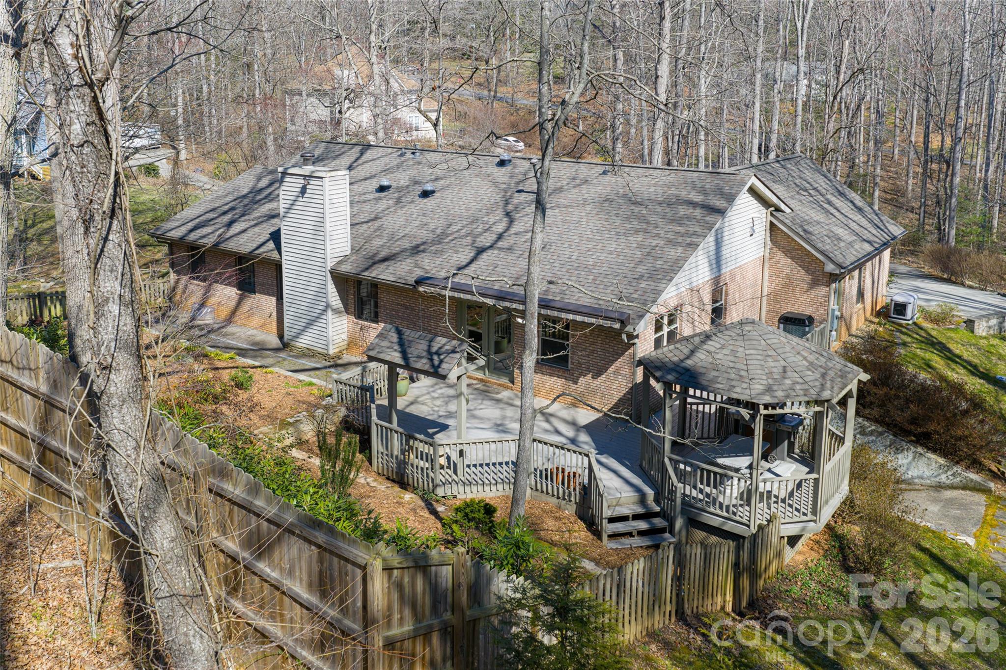 106 Oak Hollow Court Property Photo 5