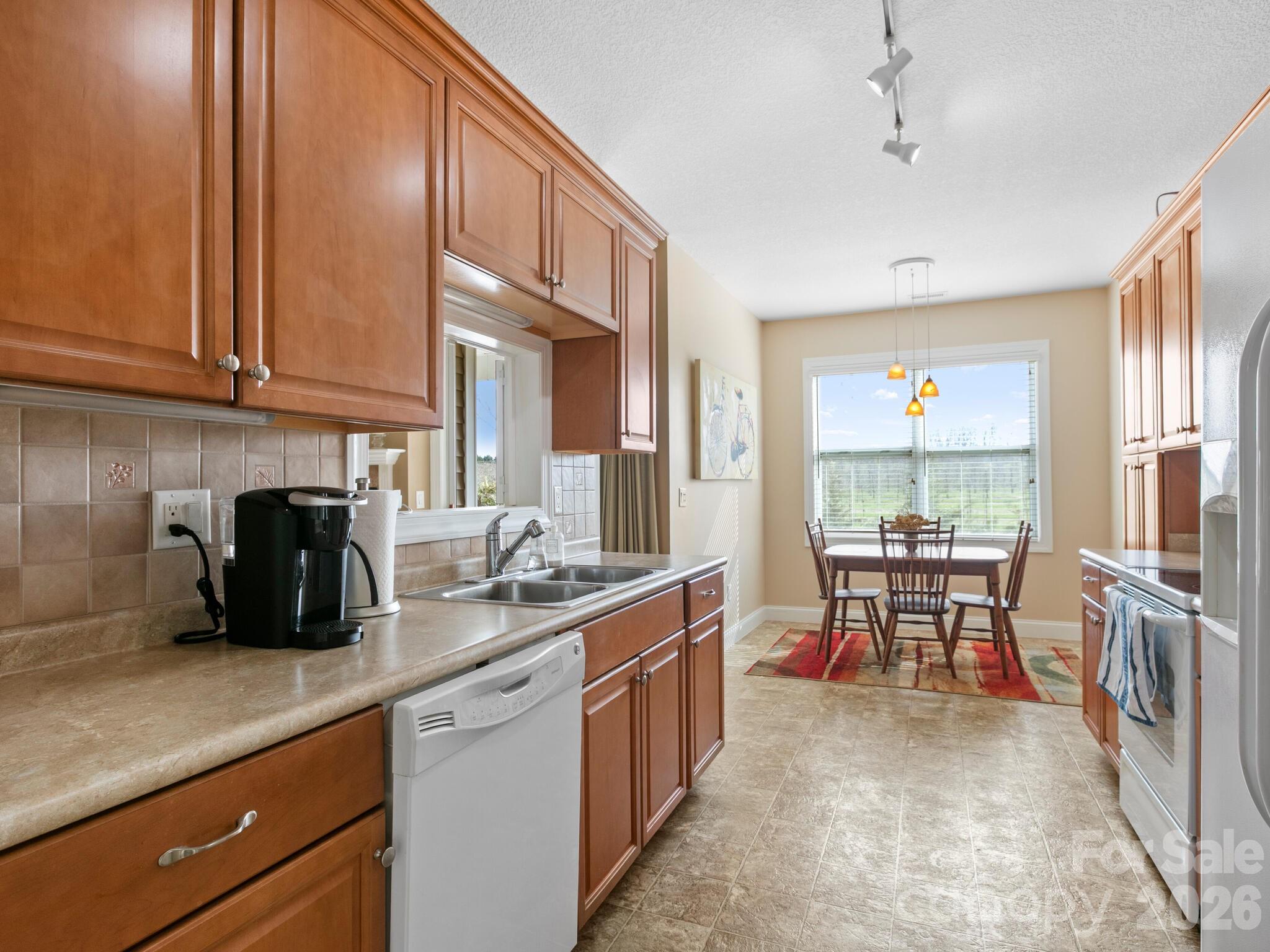 7 Eagle Creek Trail Property Photo 9