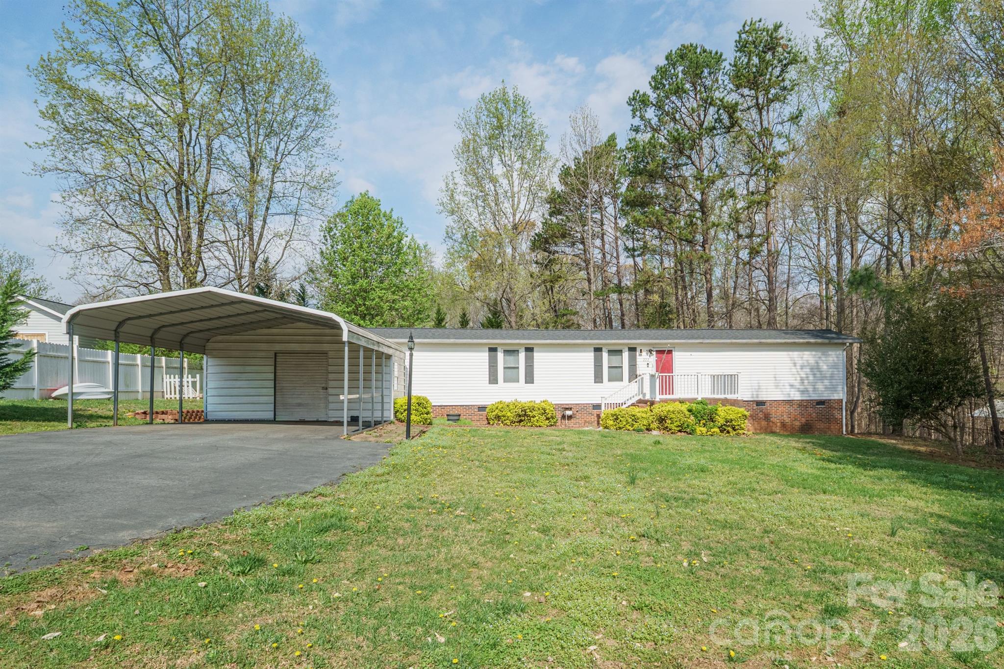 222 Summertree Drive Property Photo 1