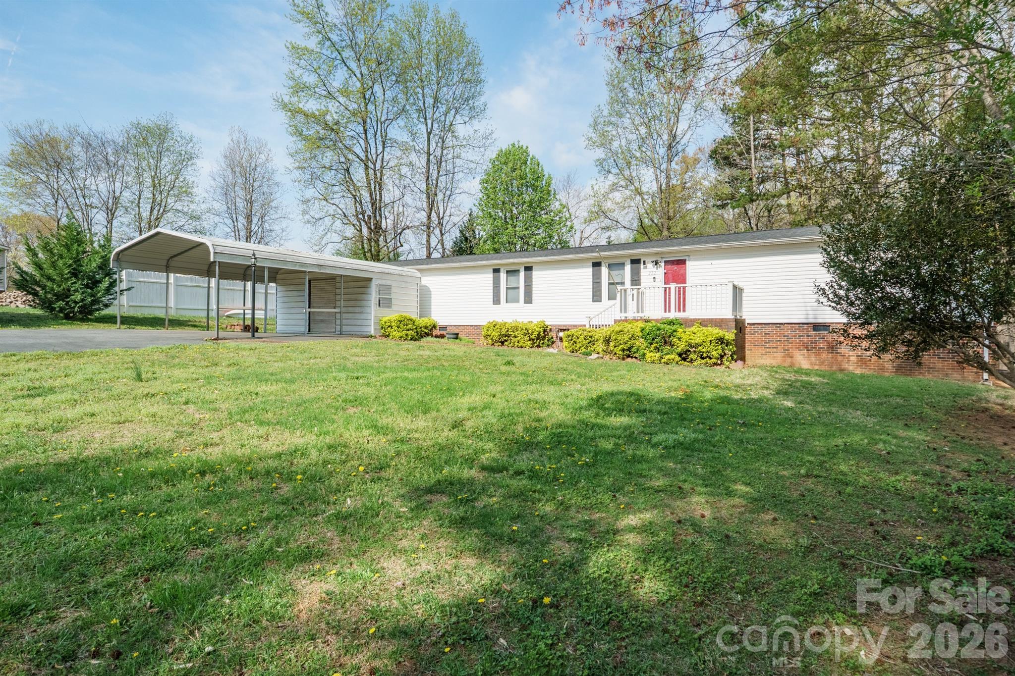 222 Summertree Drive Property Photo 2