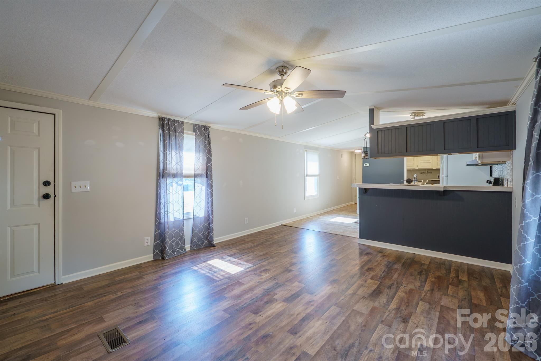 222 Summertree Drive Property Photo 7