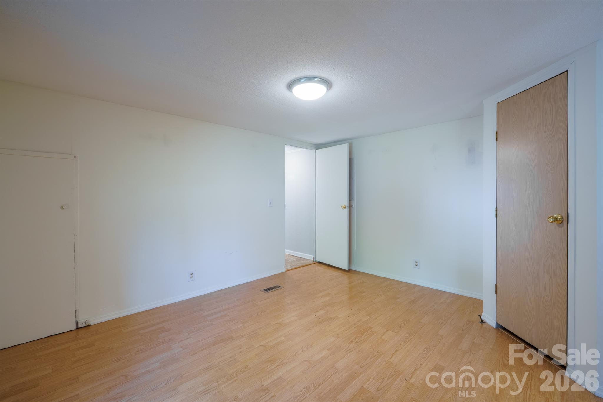 222 Summertree Drive Property Photo 9