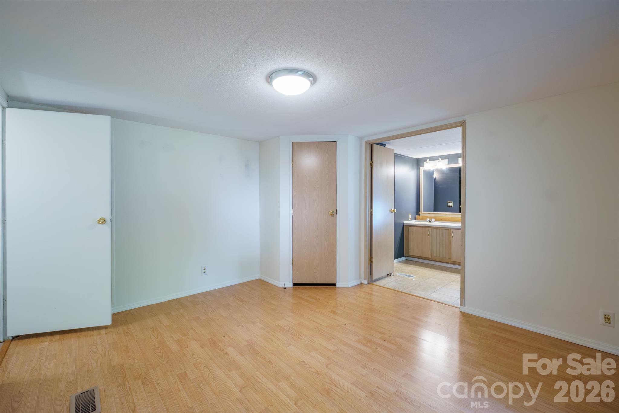 222 Summertree Drive Property Photo 10