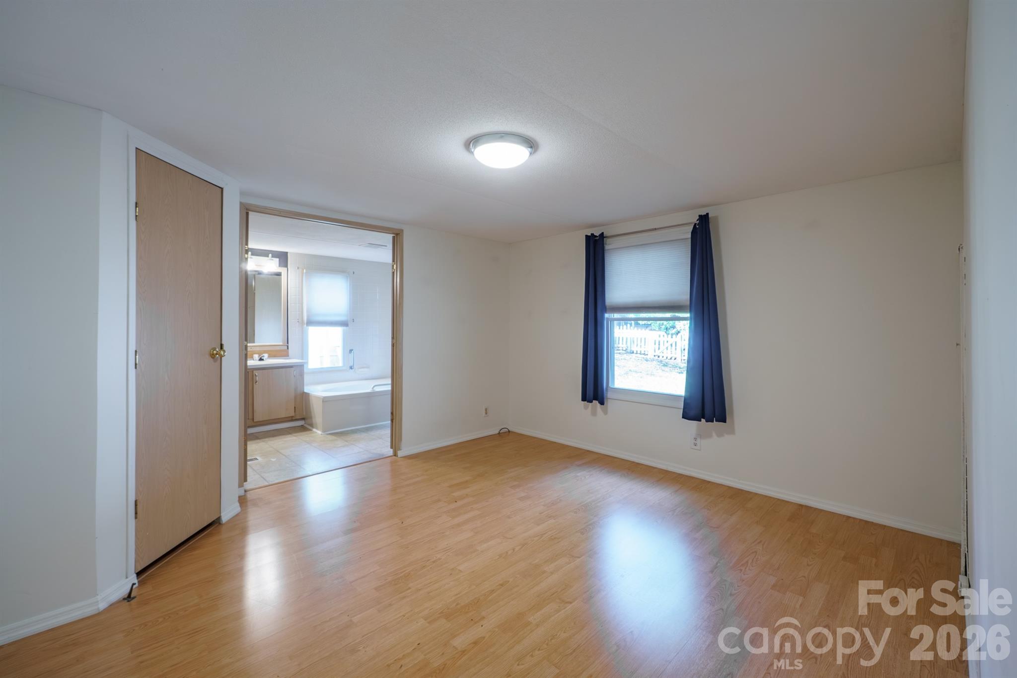 222 Summertree Drive Property Photo 11