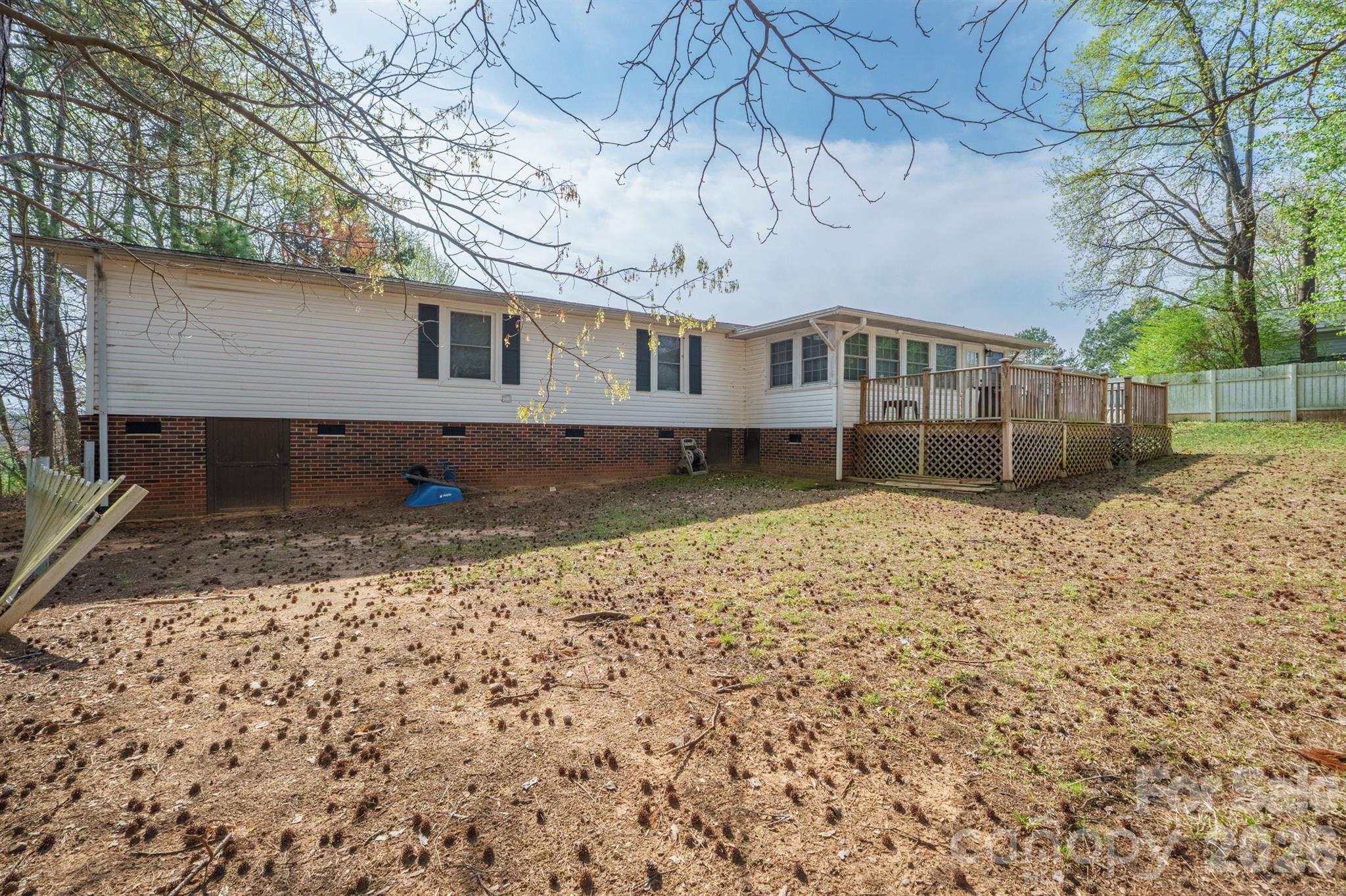 222 Summertree Drive Property Photo 25