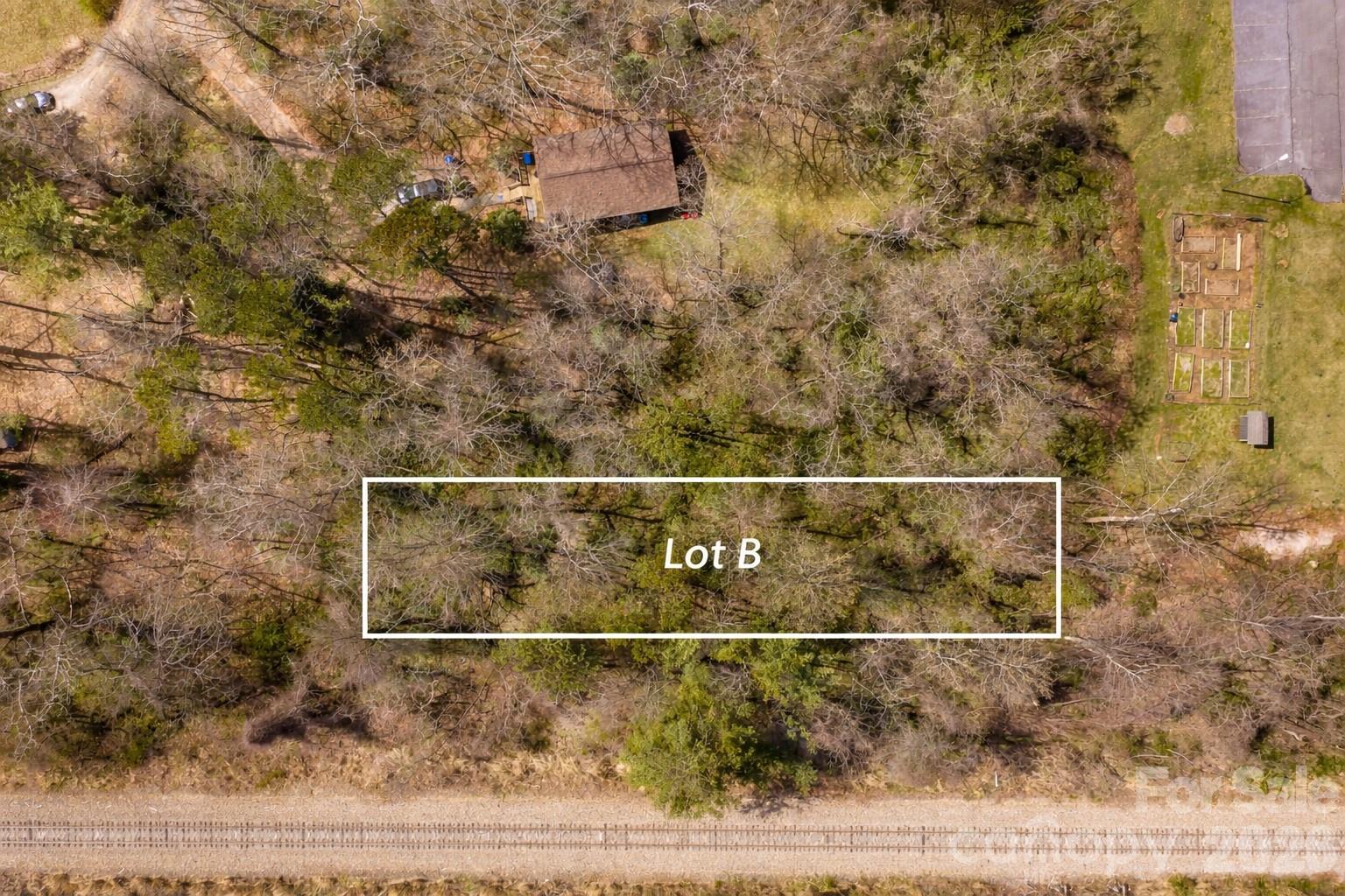 99999 Summit Avenue B Property Photo 3