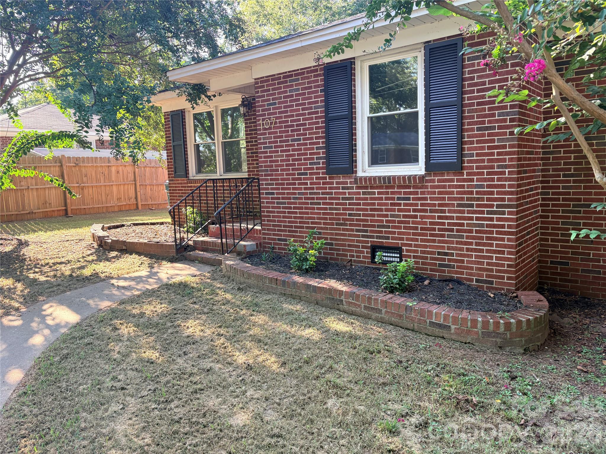 107 Berry Street Property Photo 3