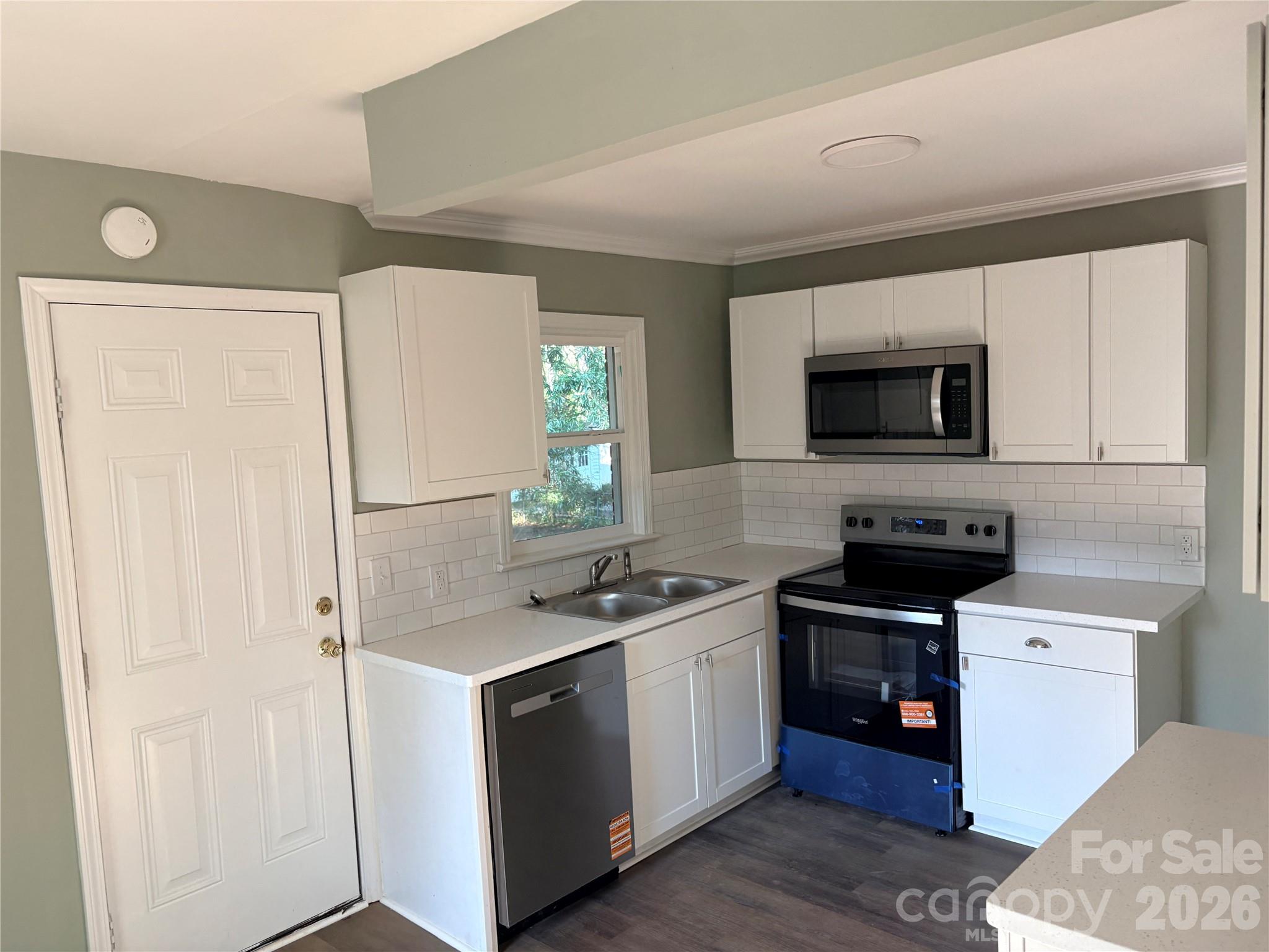 107 Berry Street Property Photo 4