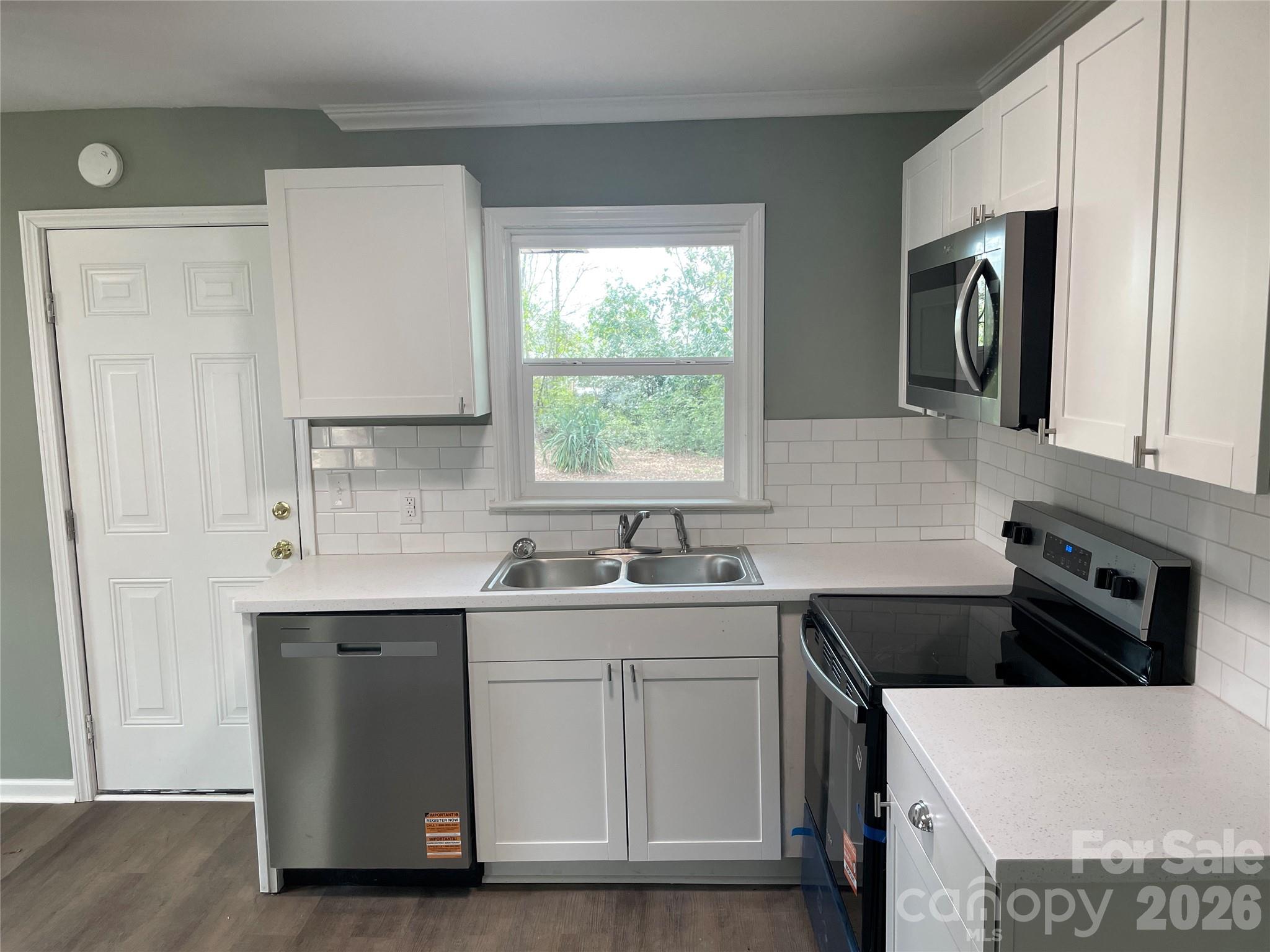 107 Berry Street Property Photo 6