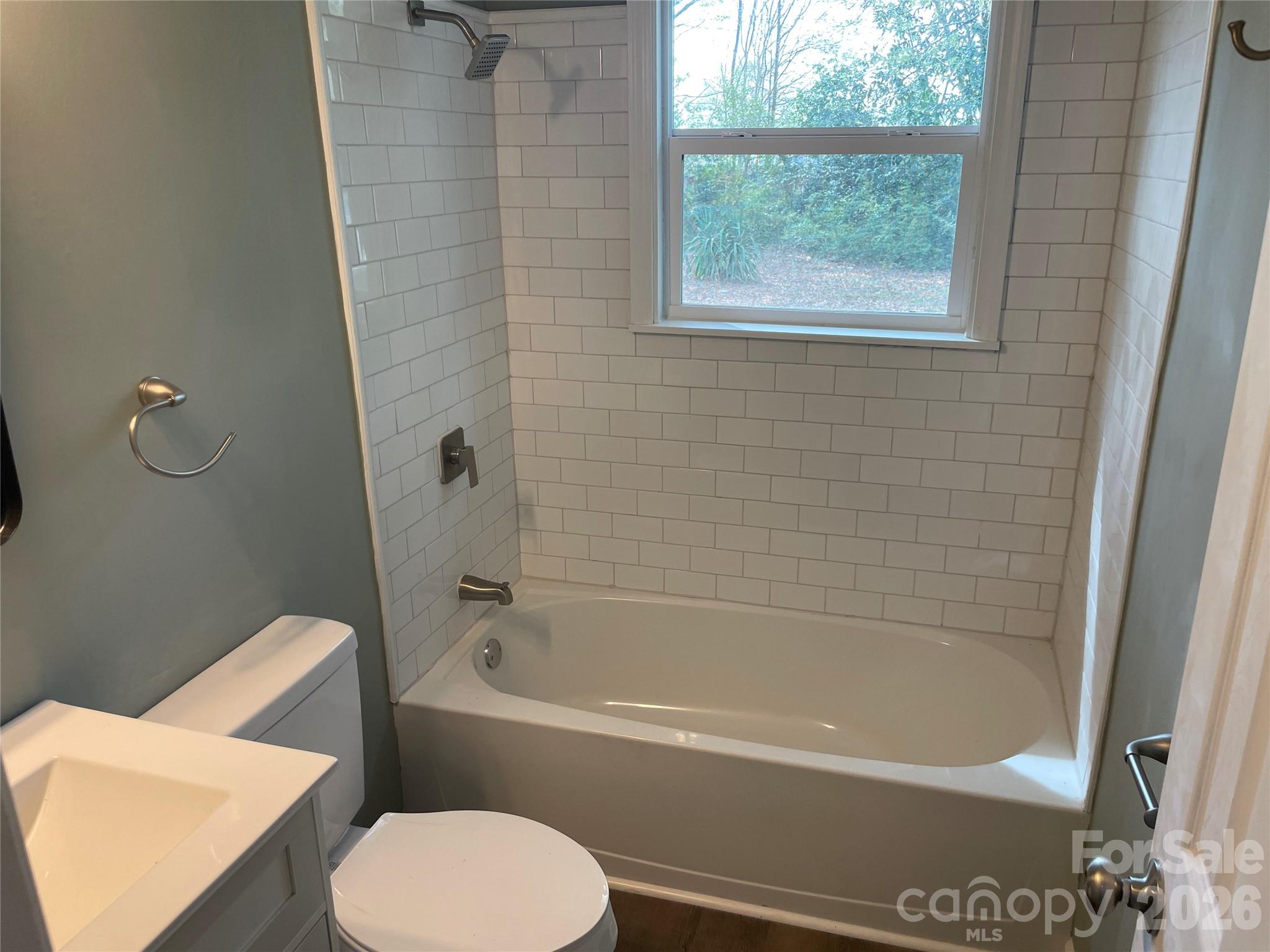 107 Berry Street Property Photo 11
