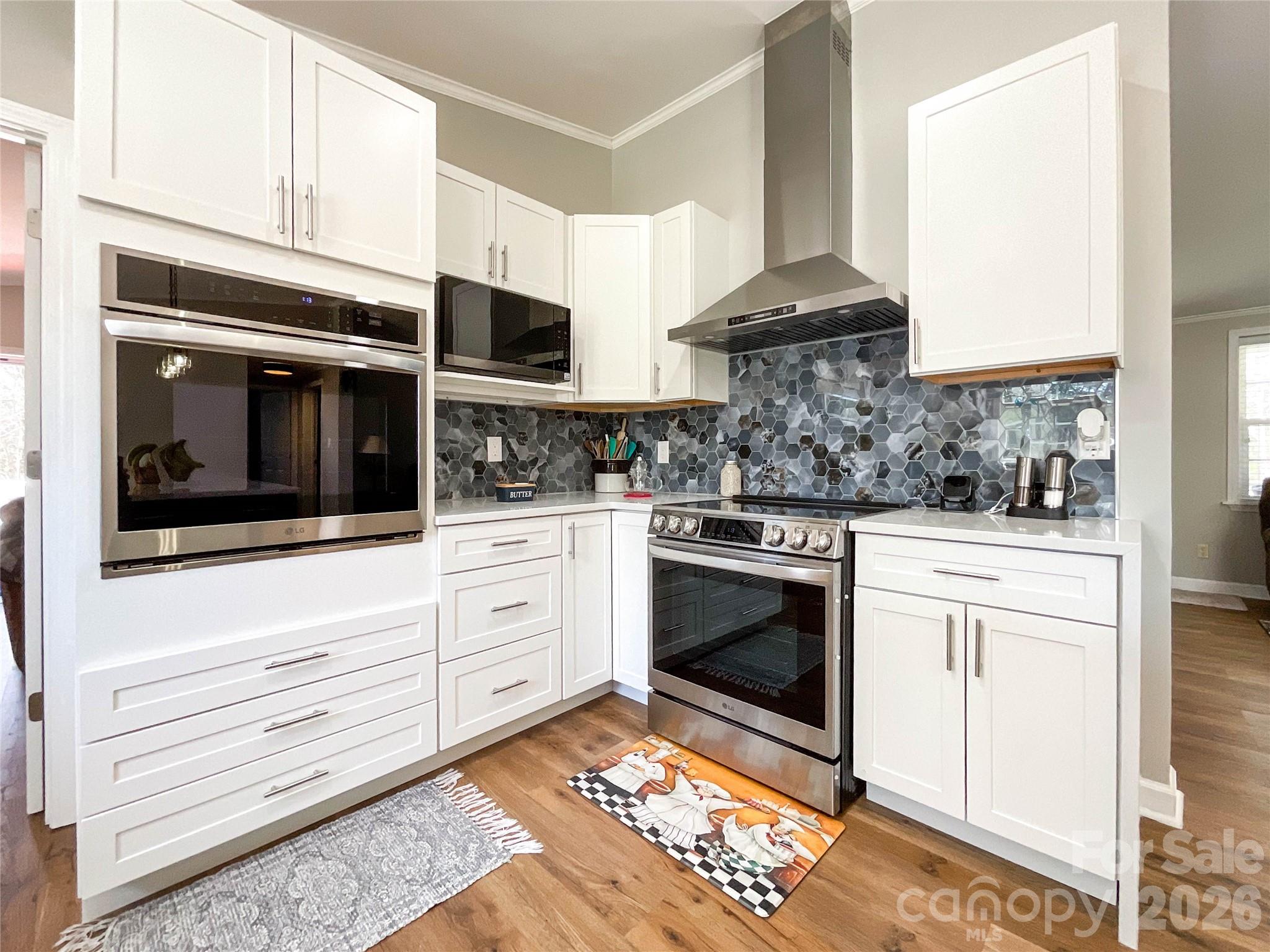 7706 Davis Road Property Photo 1