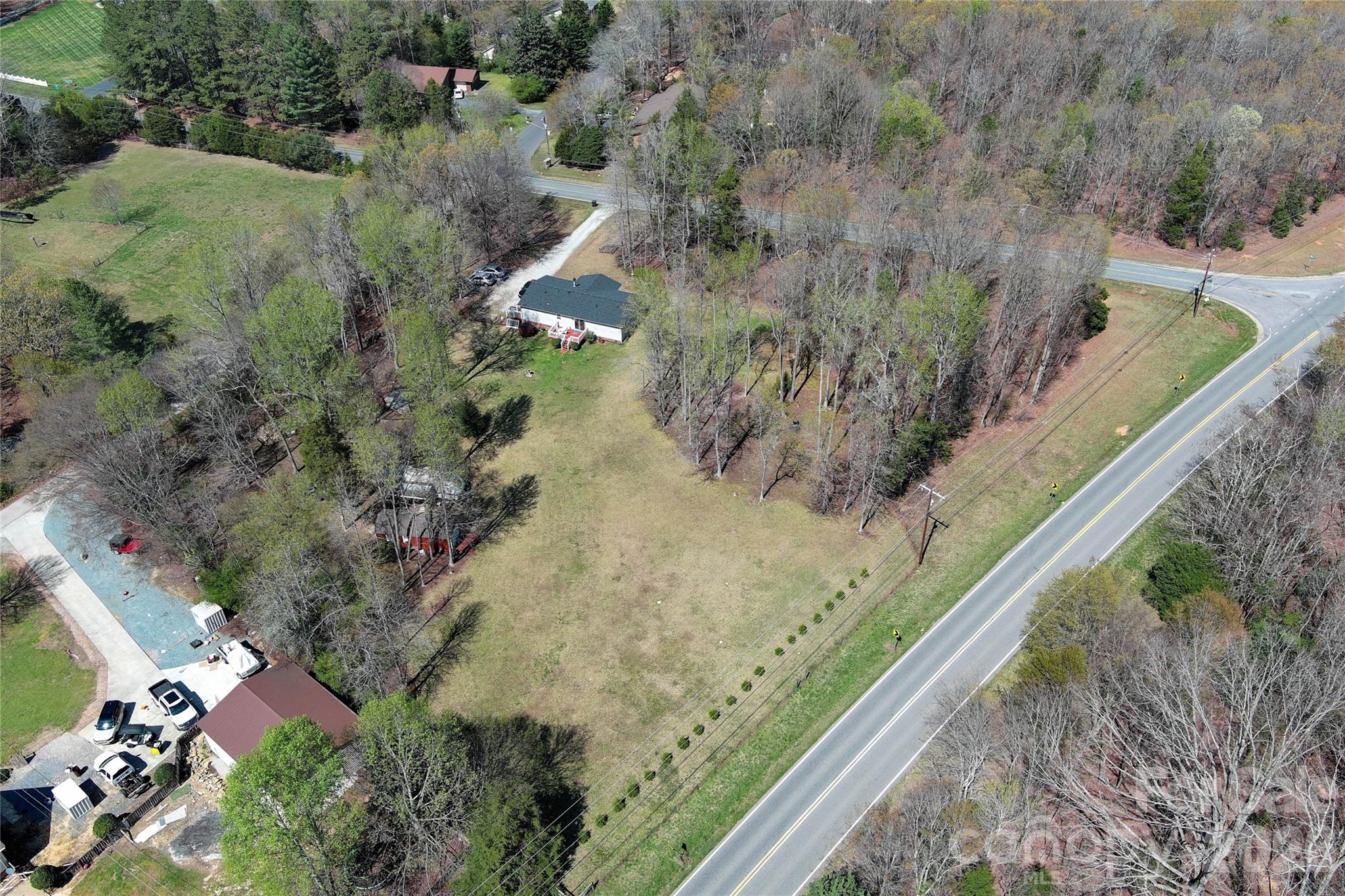 7706 Davis Road Property Photo 4