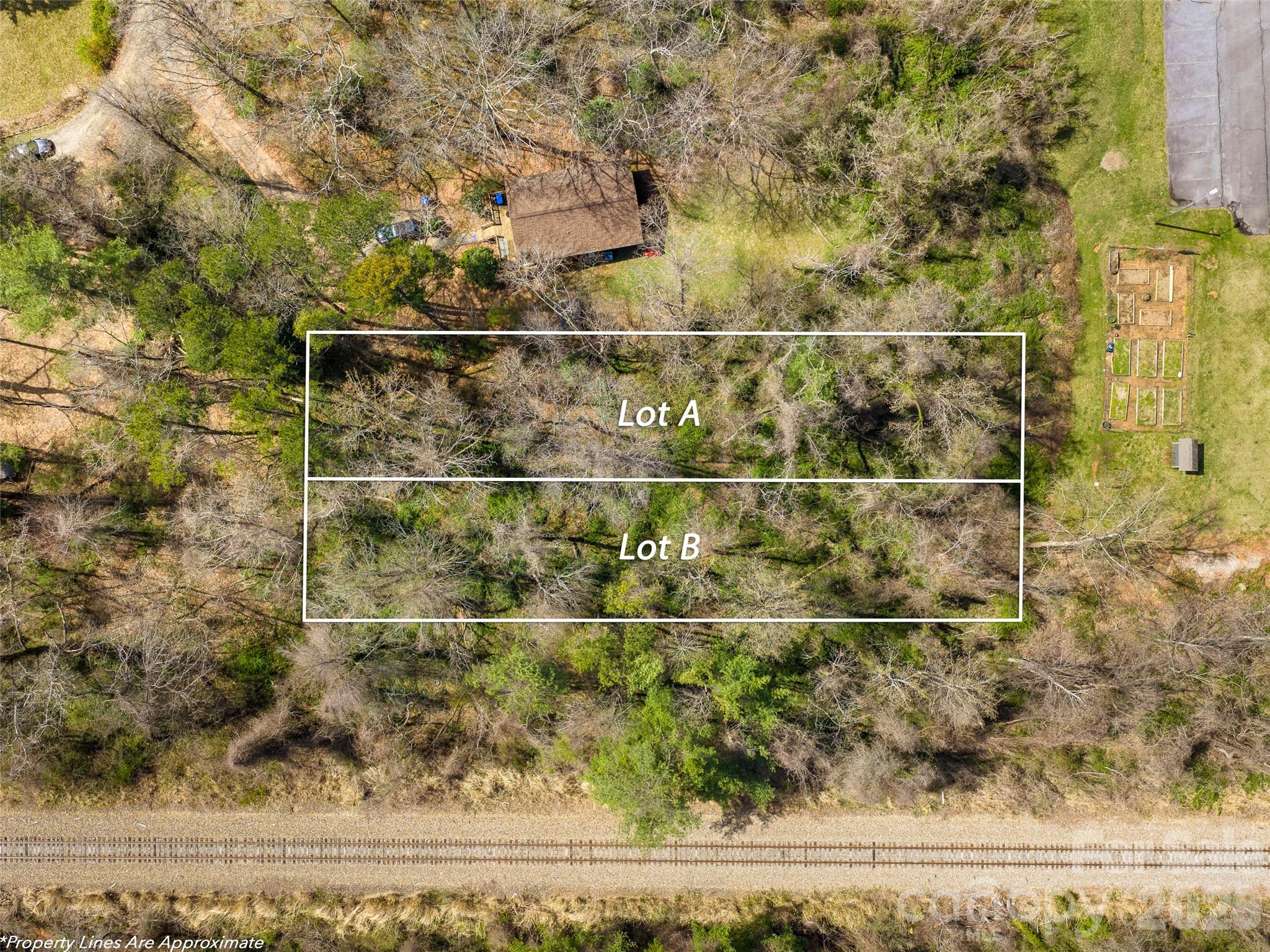 99999 Summit Avenue A & B Property Photo 2