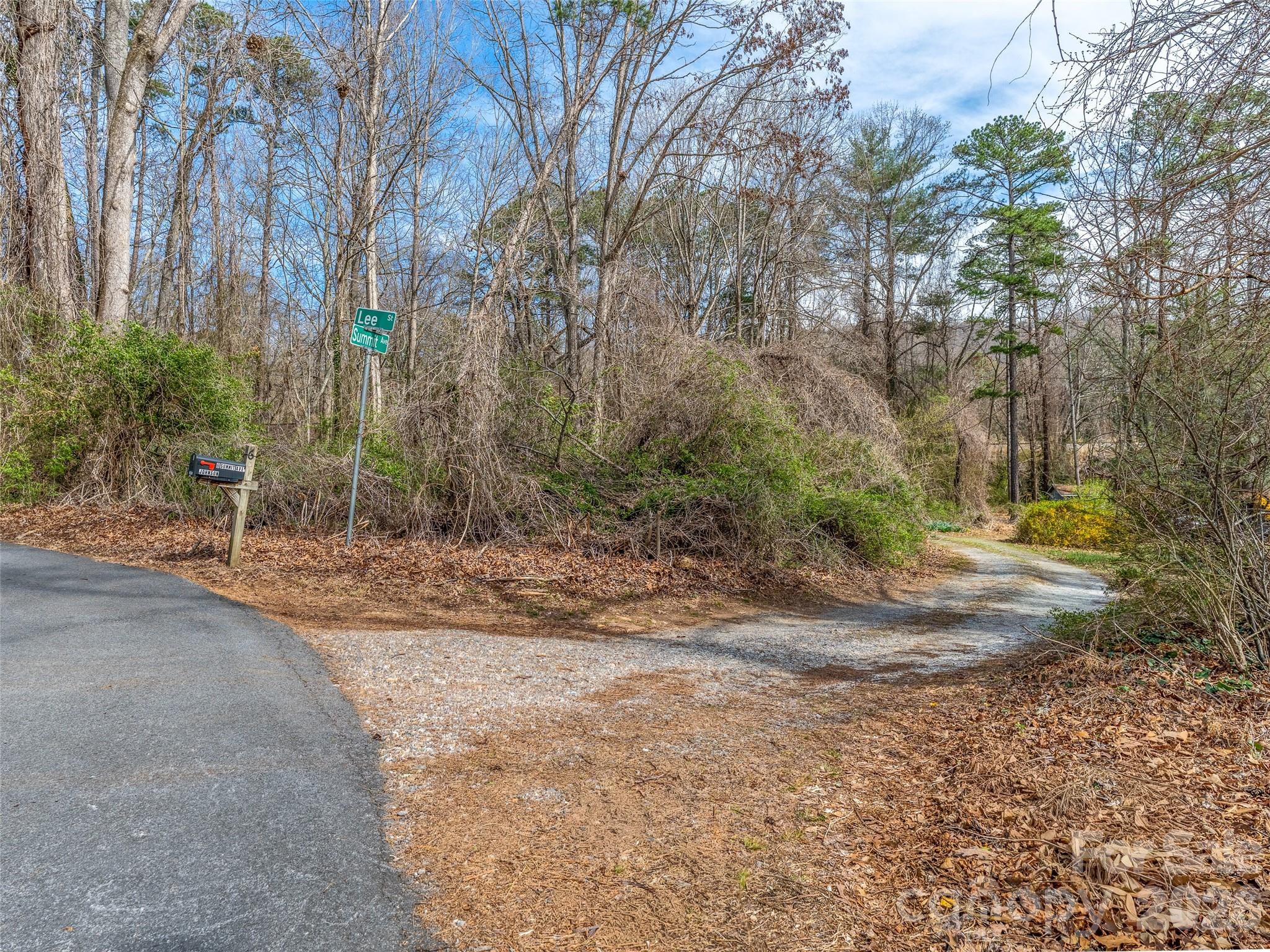 99999 Summit Avenue A & B Property Photo 7