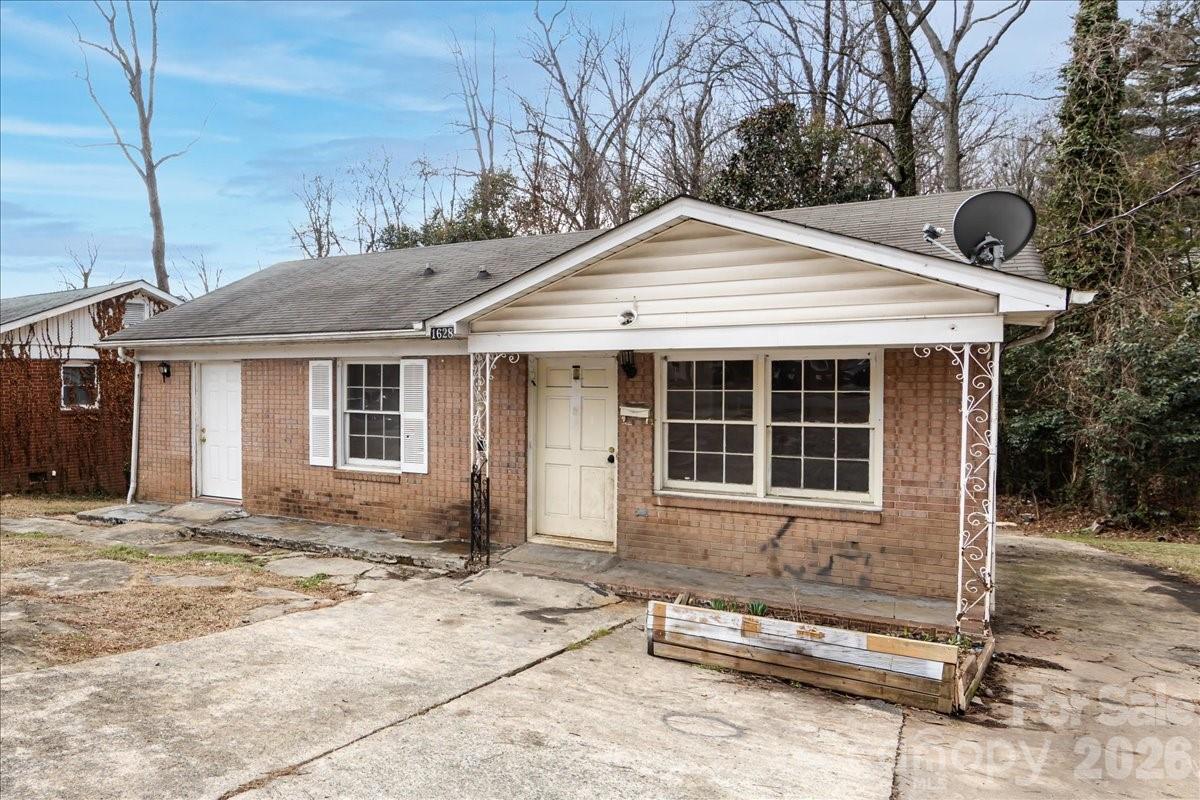 1628 Eastway Drive Property Photo 1