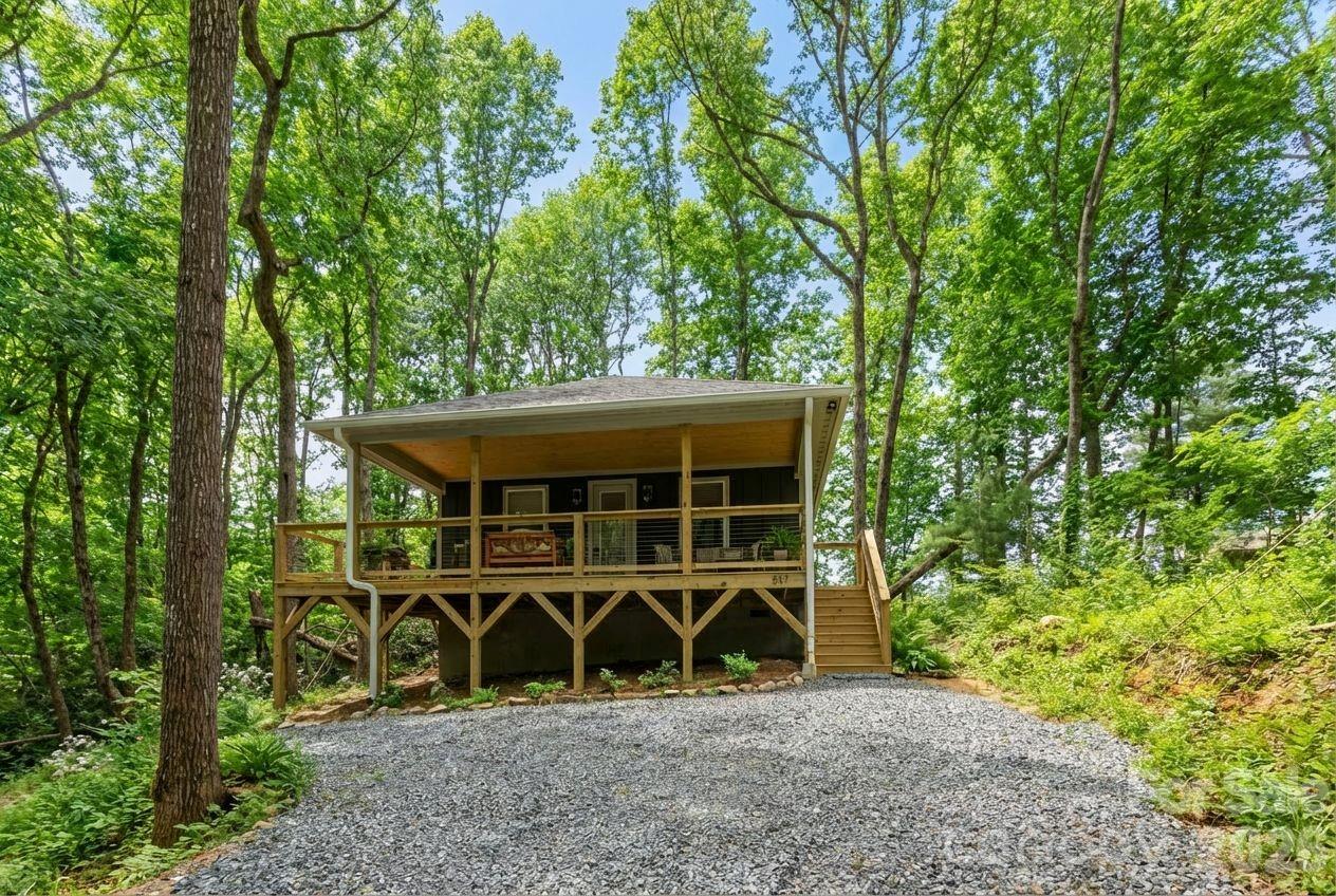 137 E Arbutus Trail Property Photo 2