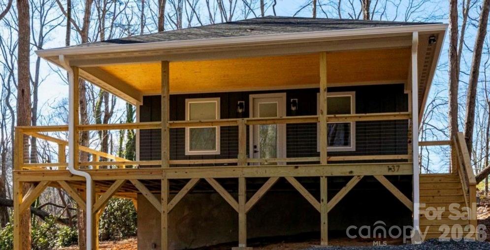137 E Arbutus Trail Property Photo 3
