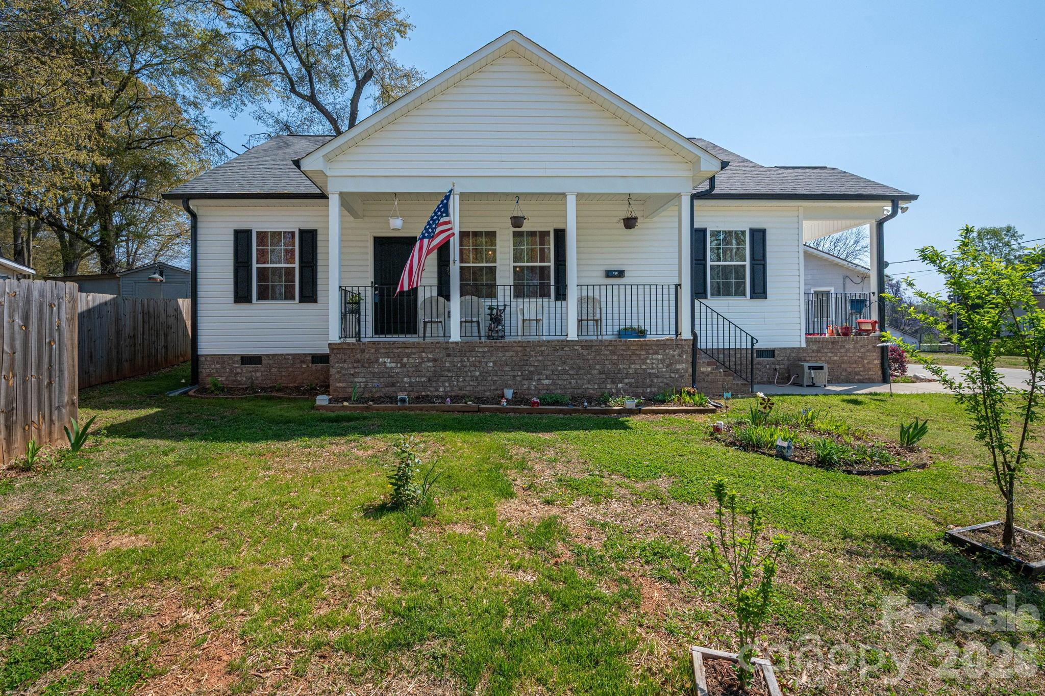 209 Wood Street Property Photo 3