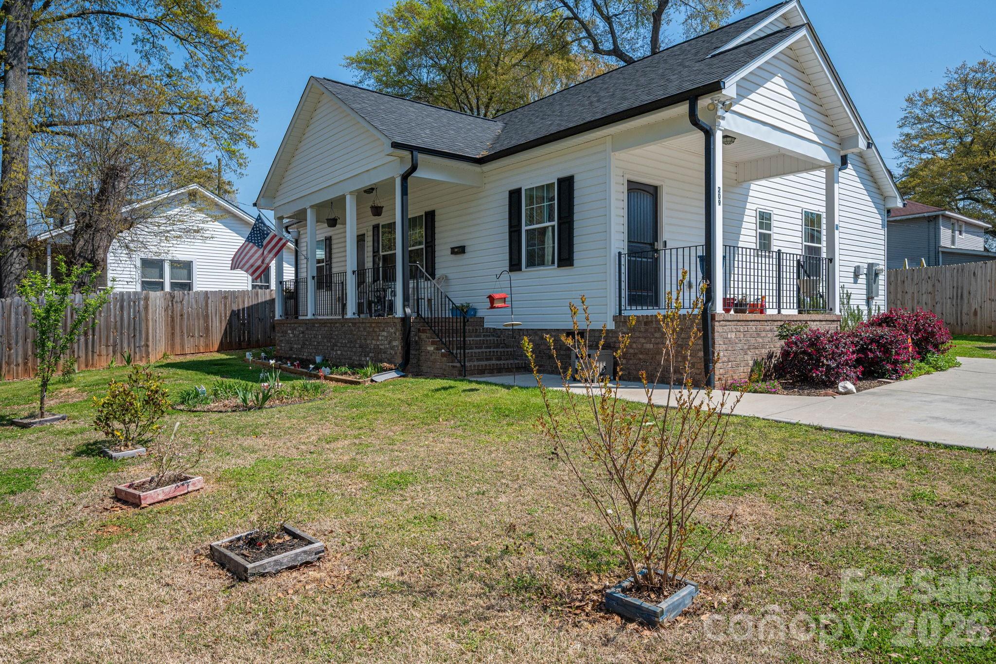 209 Wood Street Property Photo 5