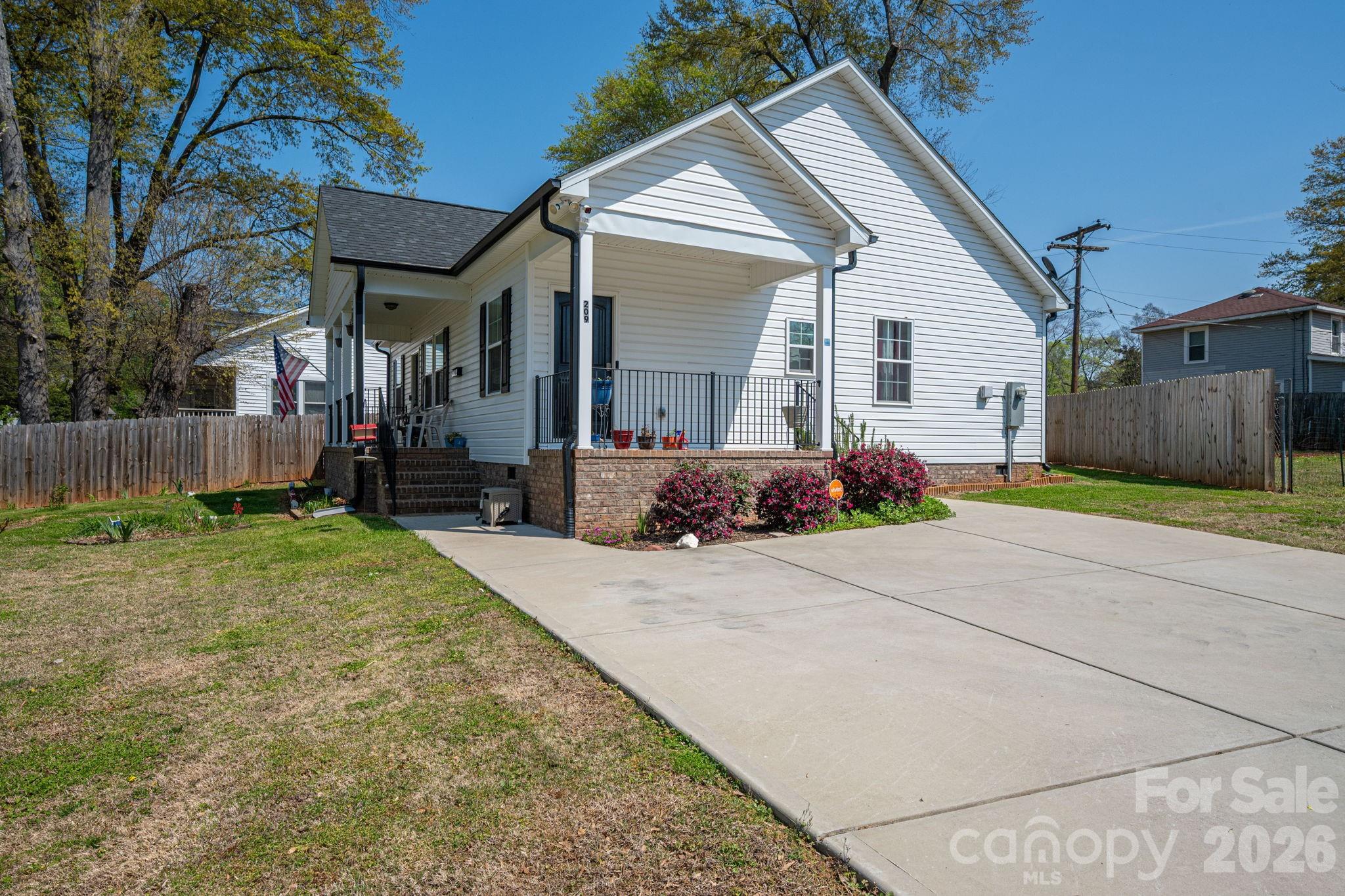 209 Wood Street Property Photo 6