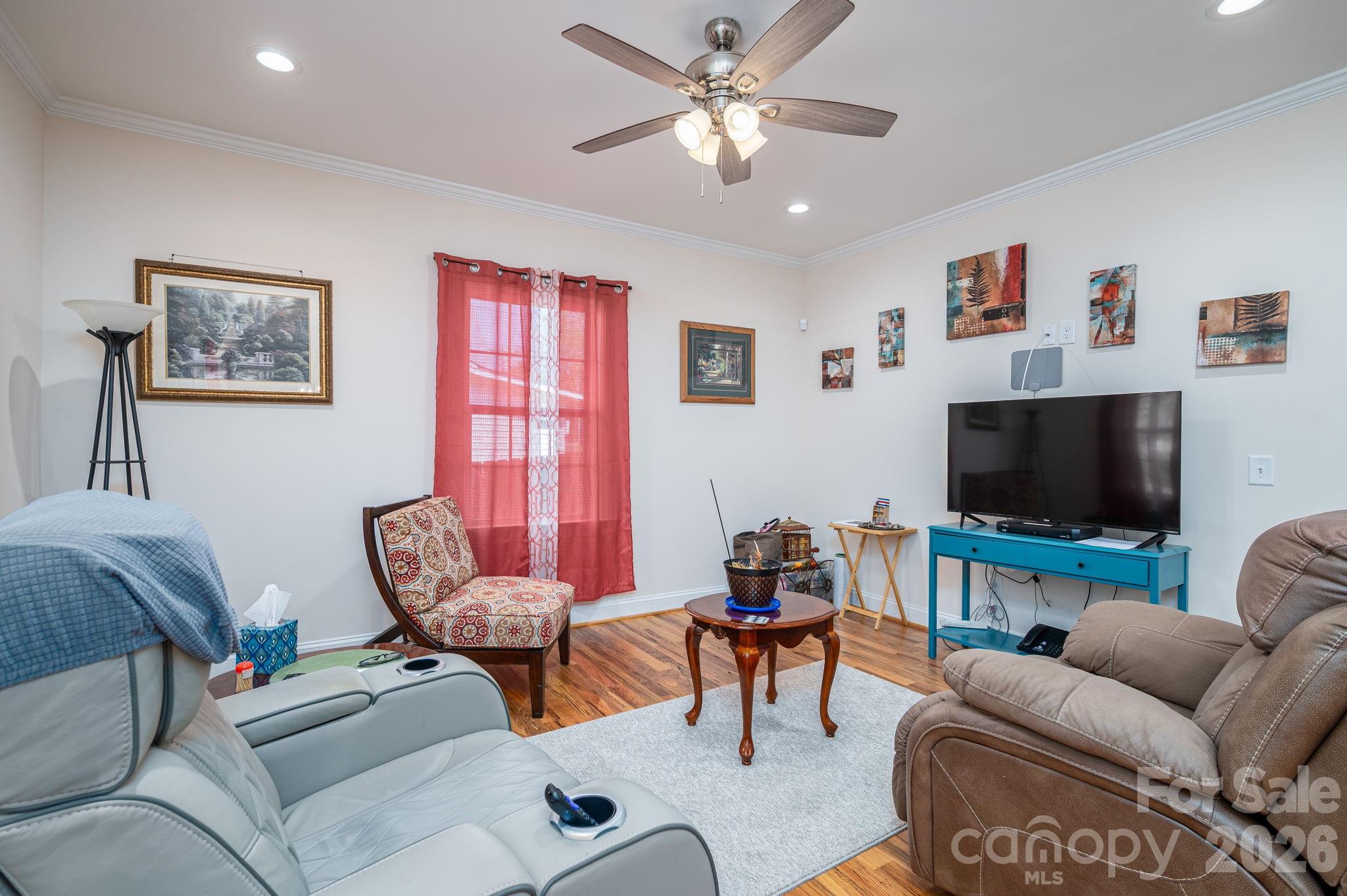 209 Wood Street Property Photo 8