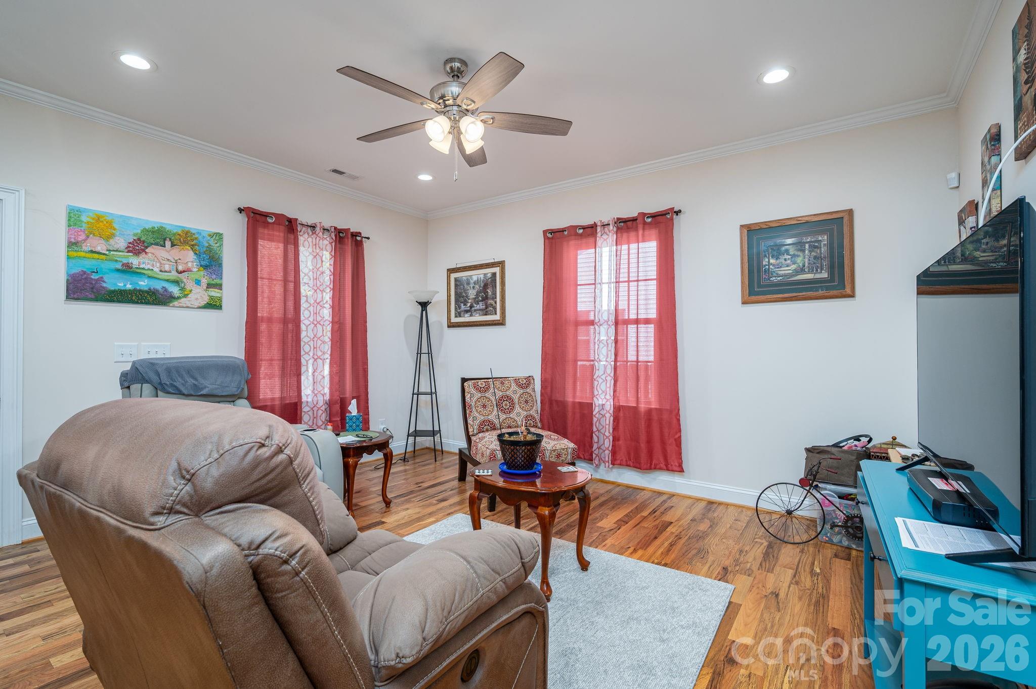 209 Wood Street Property Photo 10