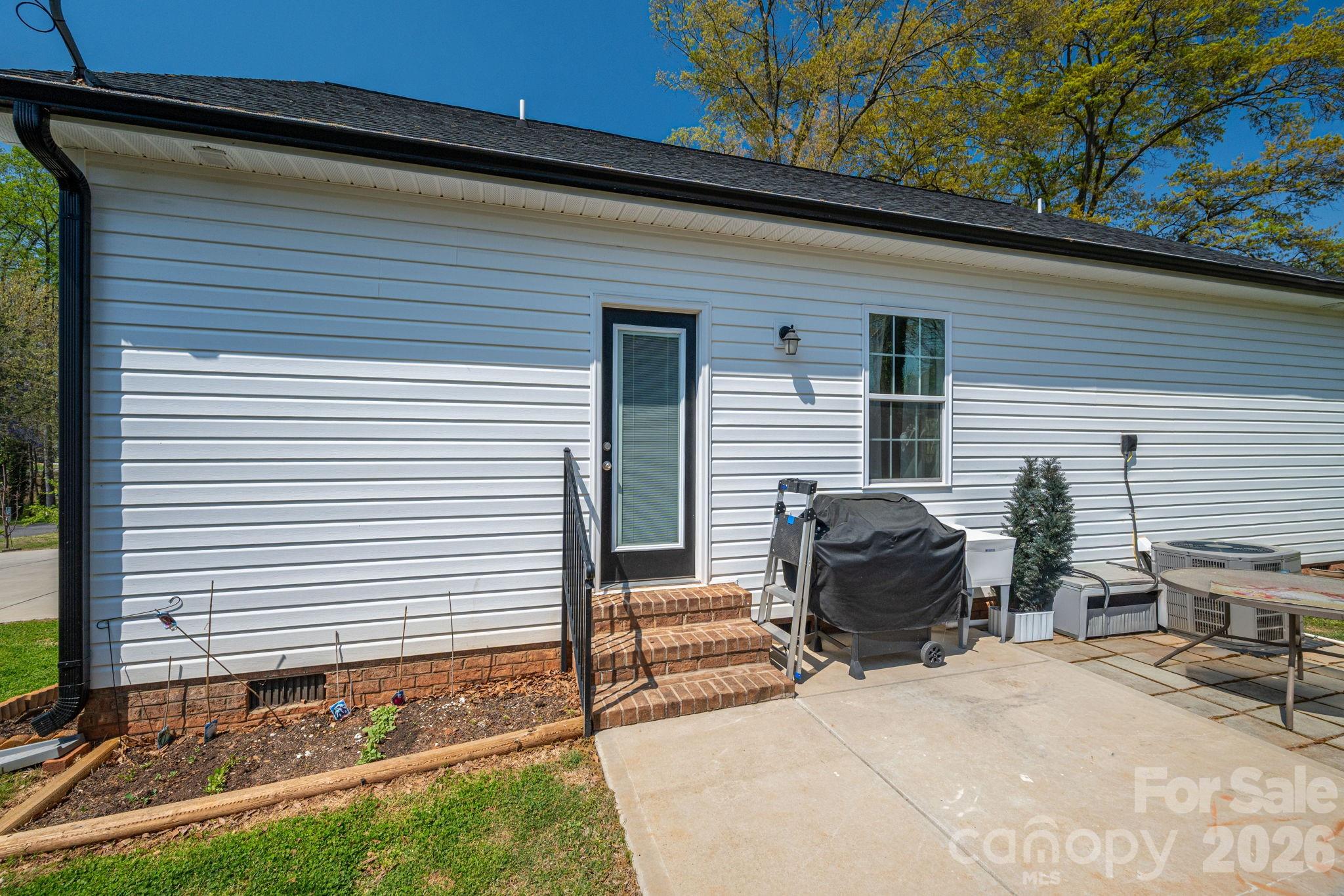 209 Wood Street Property Photo 33