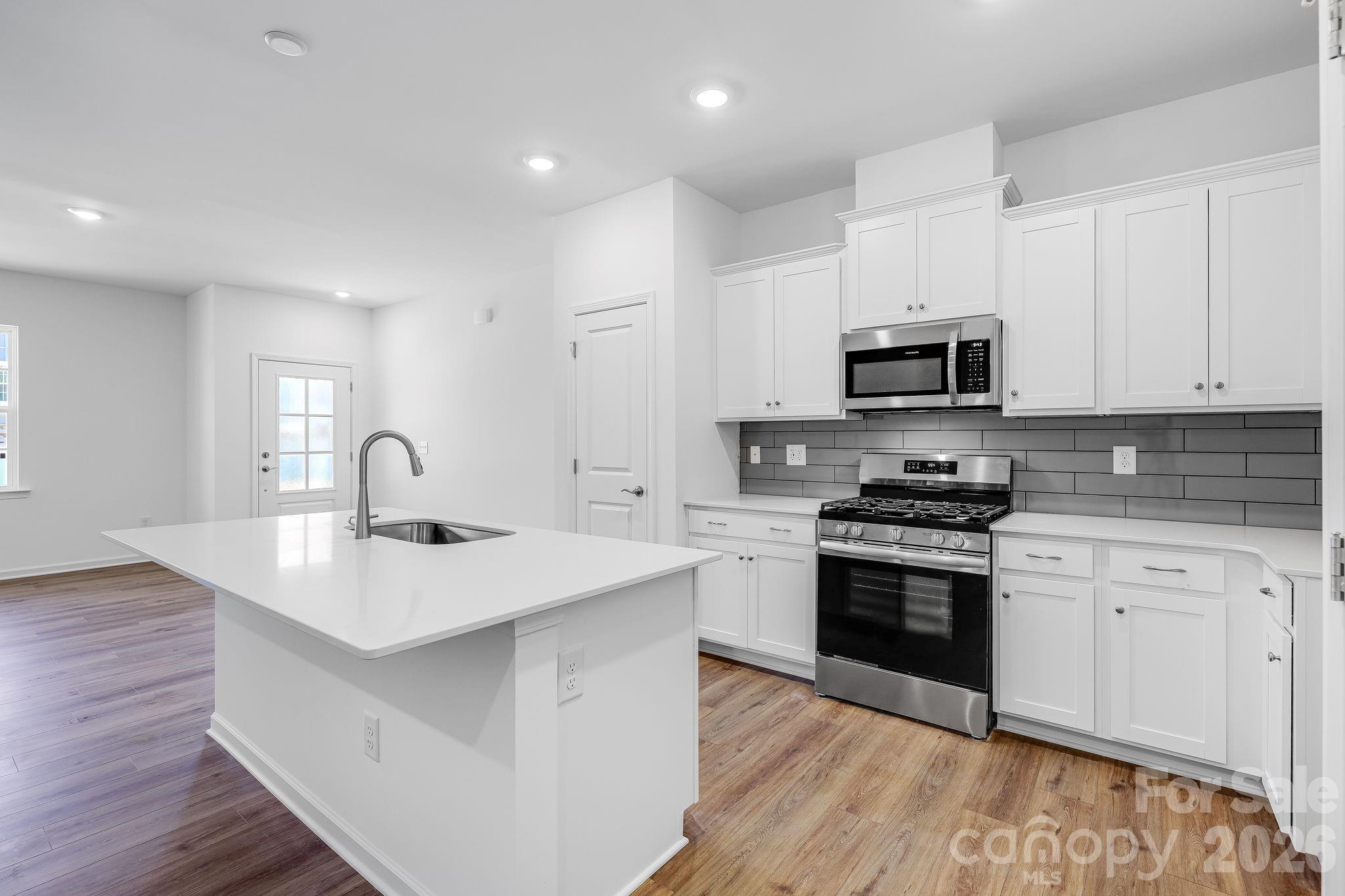 616 Sparano Loop Property Photo 3