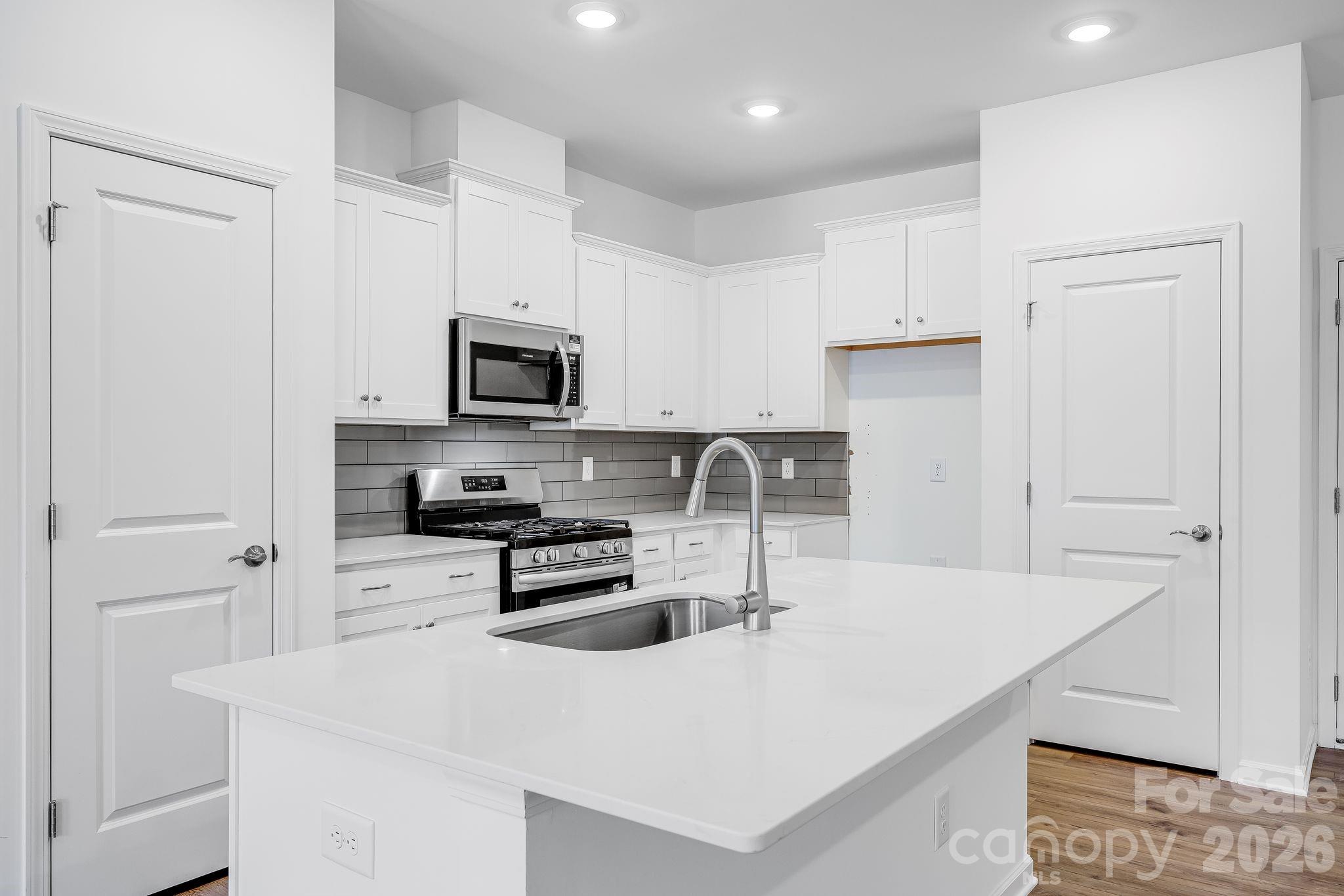 616 Sparano Loop Property Photo 4