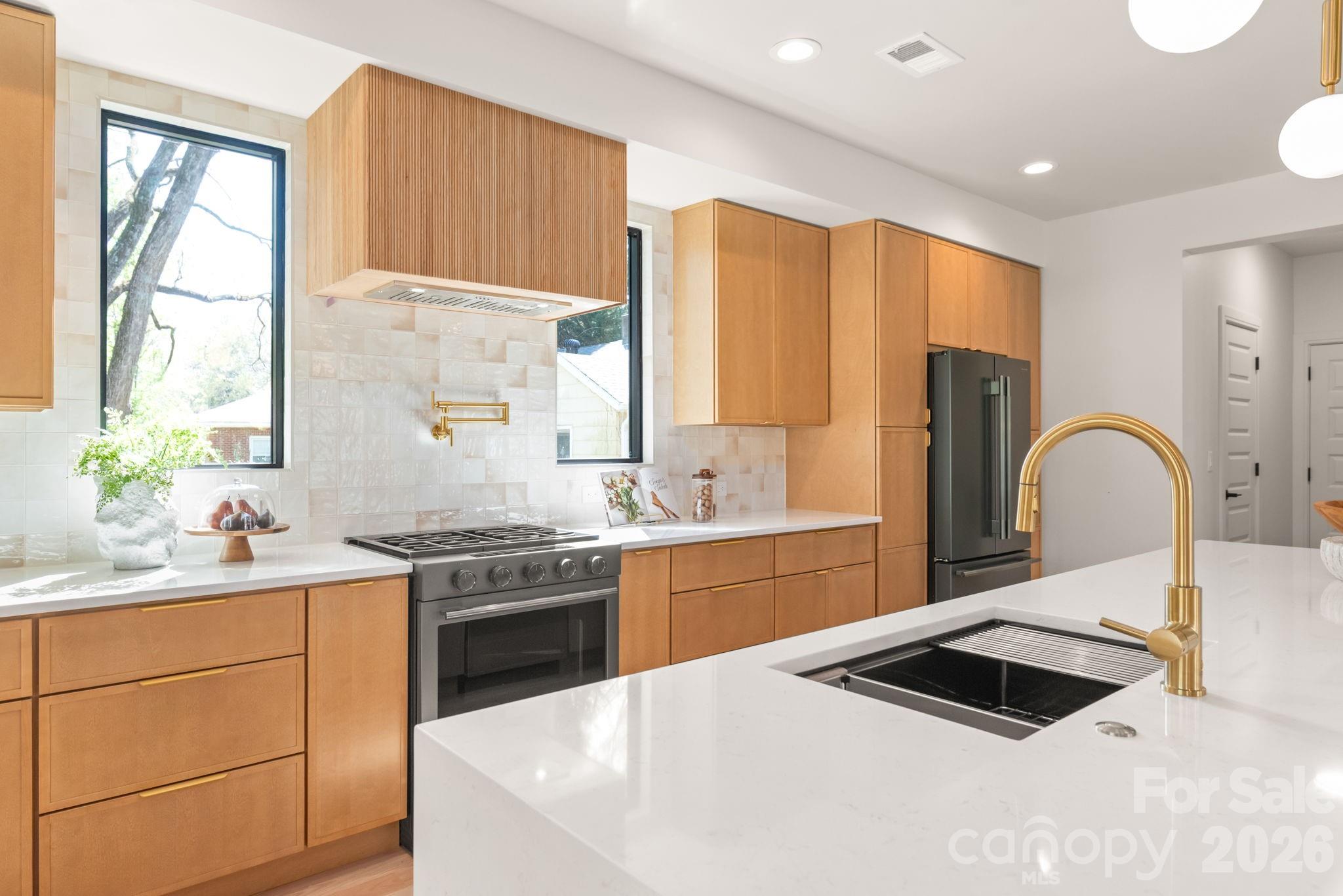 1814 Logie Avenue Property Photo 10