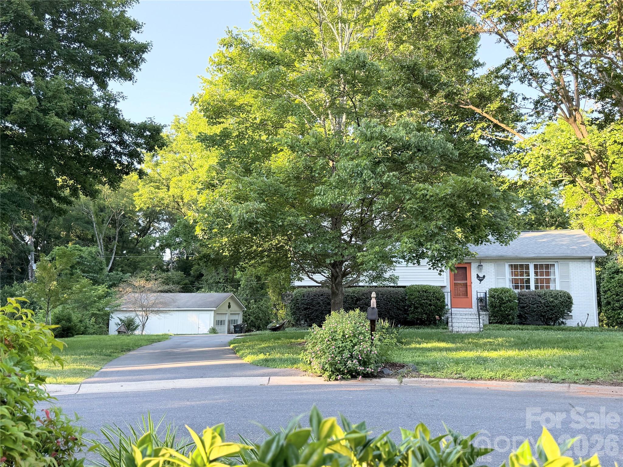 6701 Rugby Lane Property Photo 4