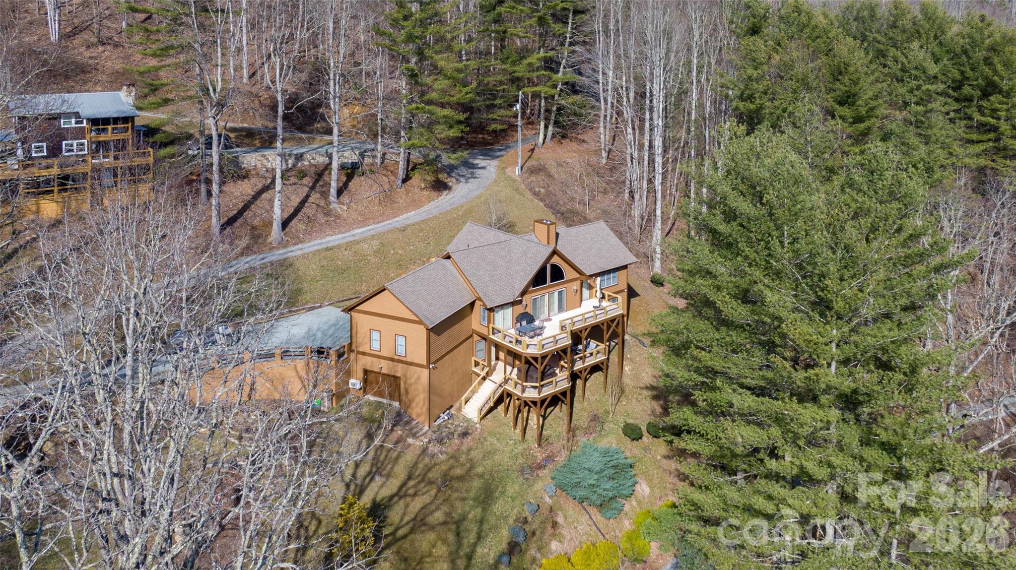 446 Windridge Drive Property Photo 3