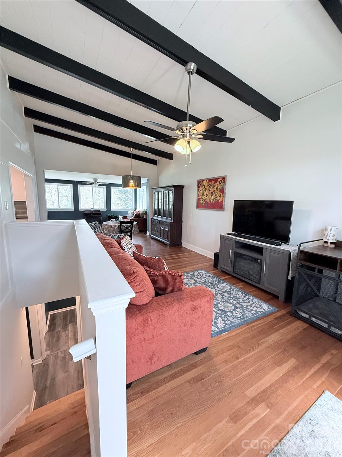 3743 Crosland Road Property Photo 4