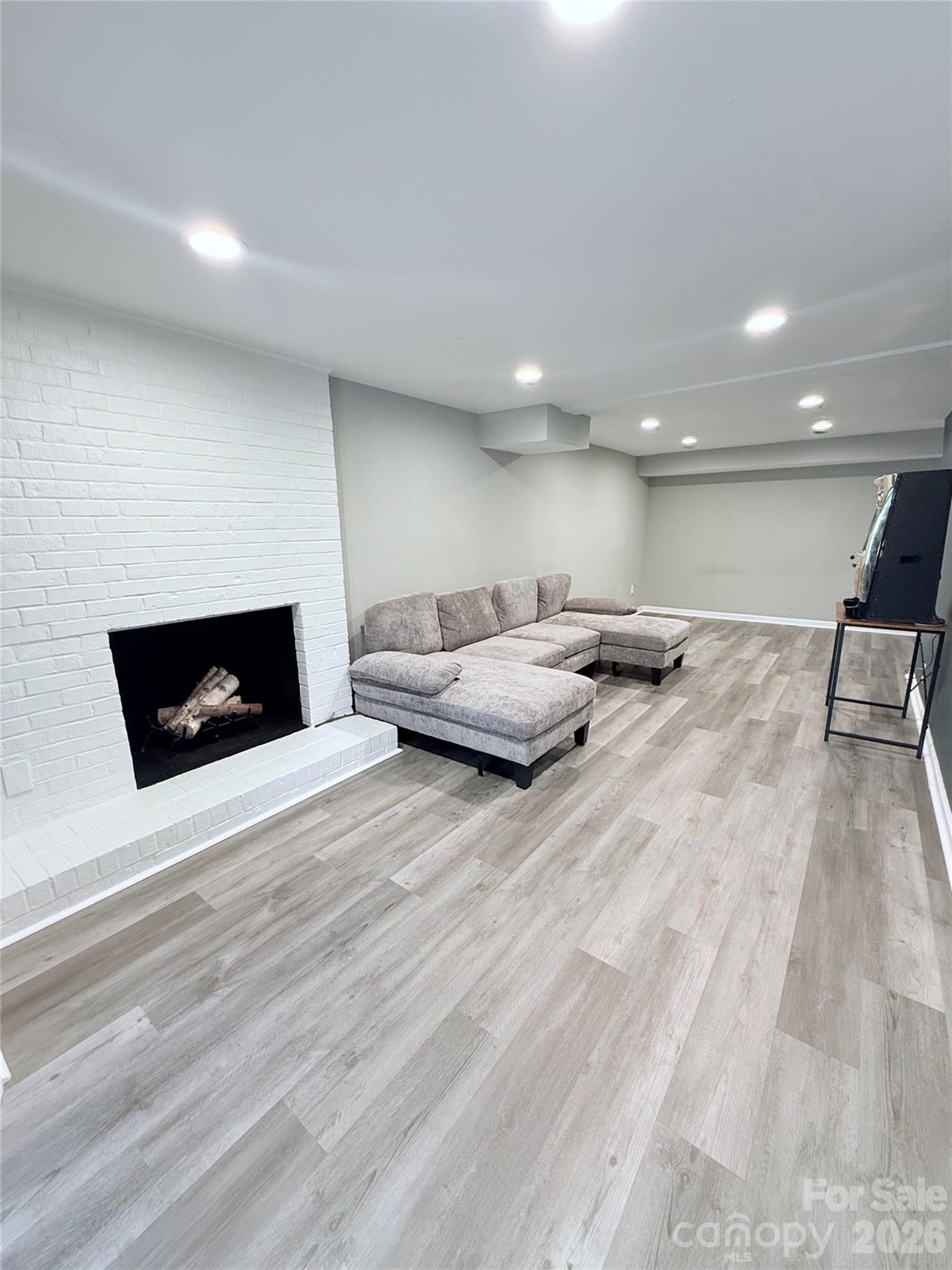 3743 Crosland Road Property Photo 12