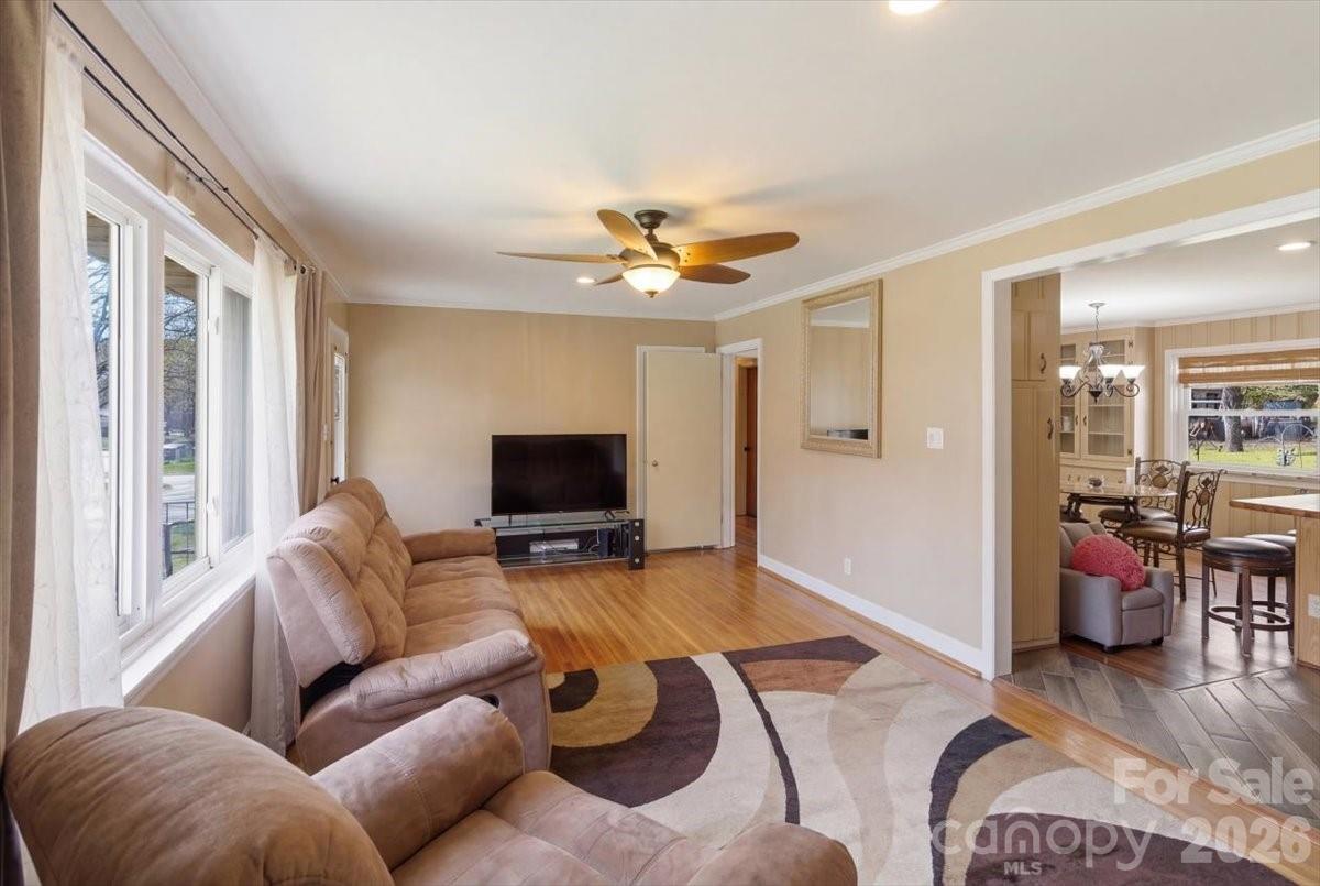 345 S Magnolia Street Property Photo 4