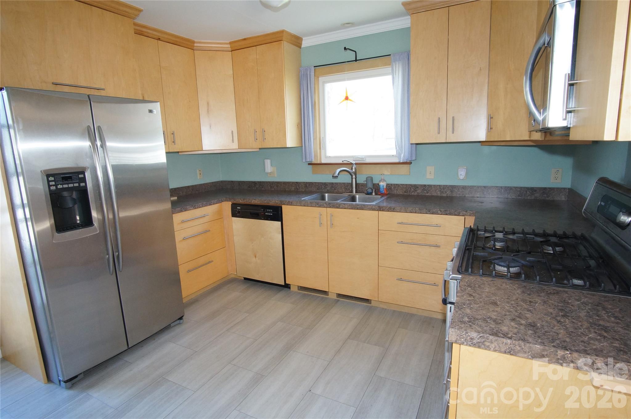 615 Hillcrest Street Property Photo 4